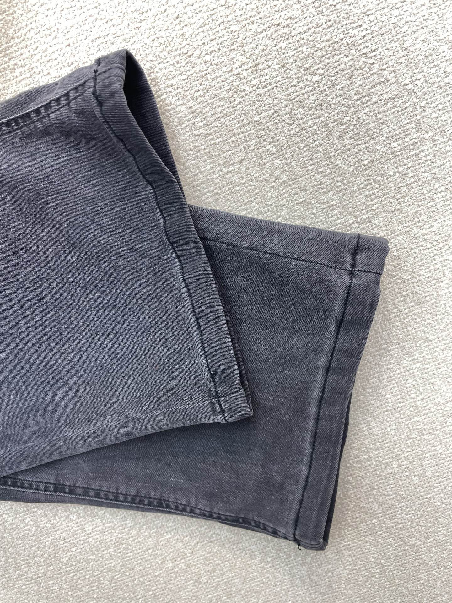 。Dolce&Gabbana杜嘉班纳💥独家专供新款牛仔阔腿裤👖高端版本！专柜定制面料 透气舒适度高，细节