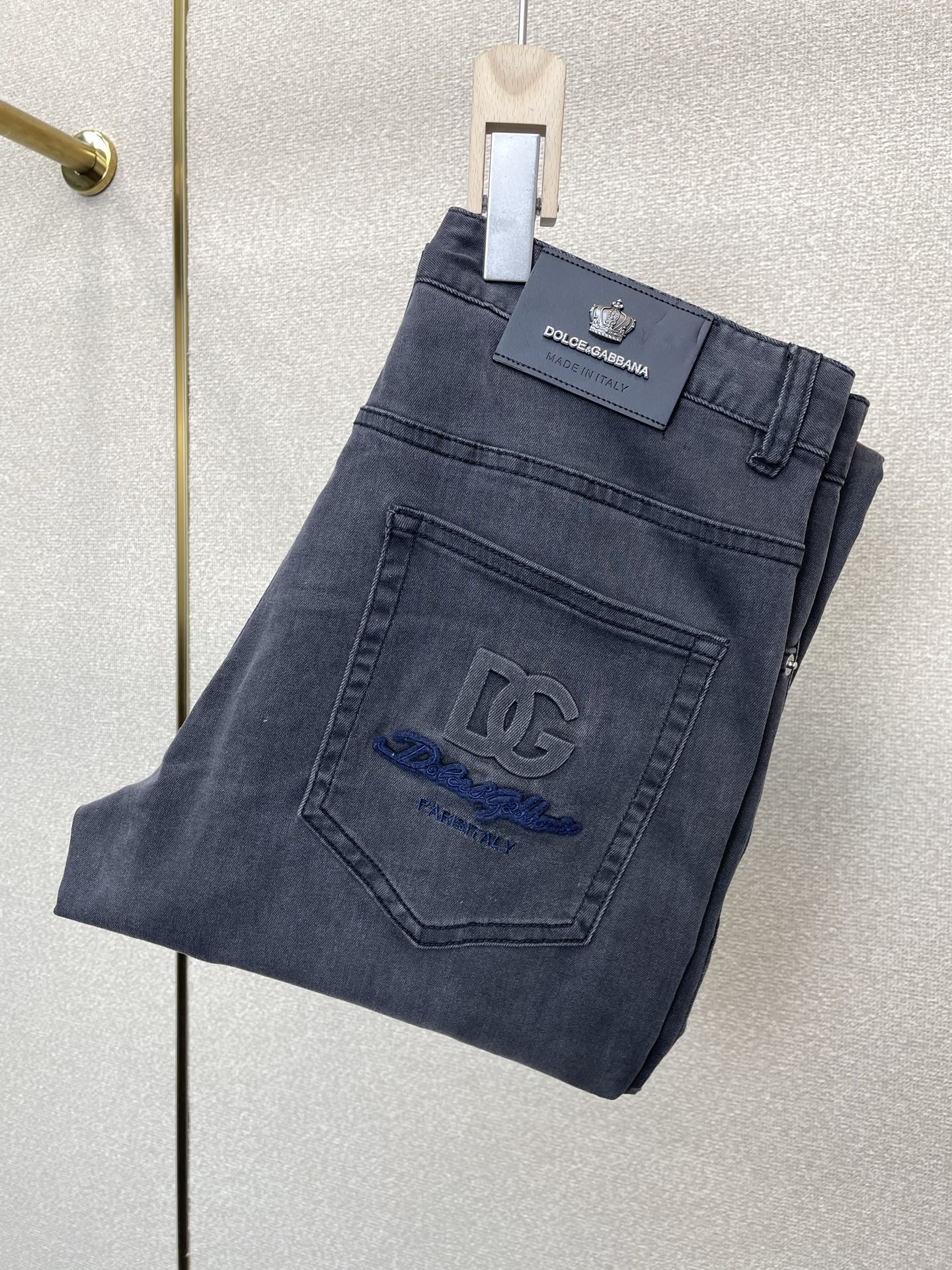 。Dolce&Gabbana杜嘉班纳💥独家专供新款牛仔阔腿裤👖高端版本！专柜定制面料 透气舒适度高，细节
