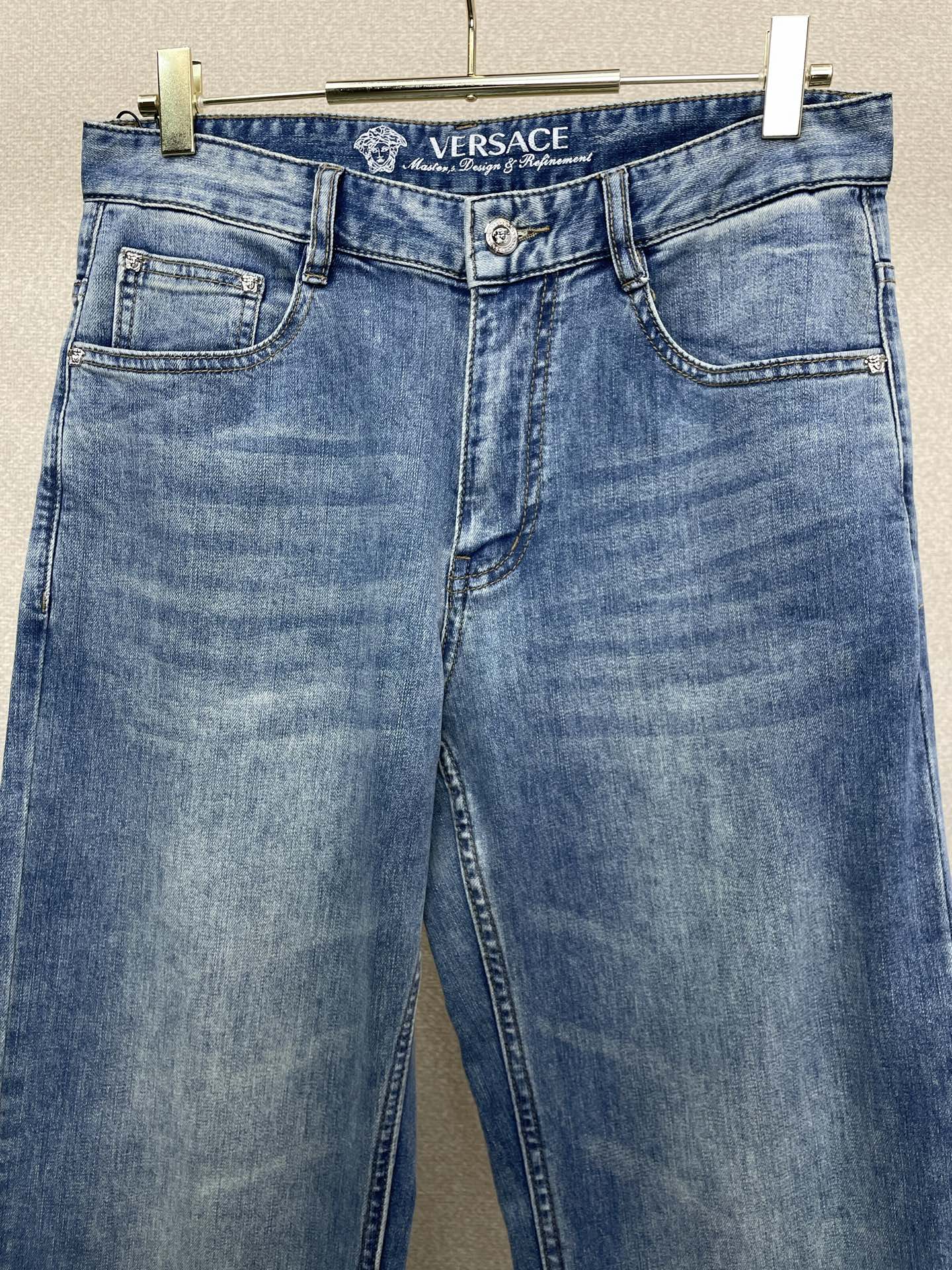 。VERSACE范思哲💥独家专供新款牛仔阔腿裤👖高端版本！专柜定制面料 透气舒适度高，细节无可挑剔，品牌