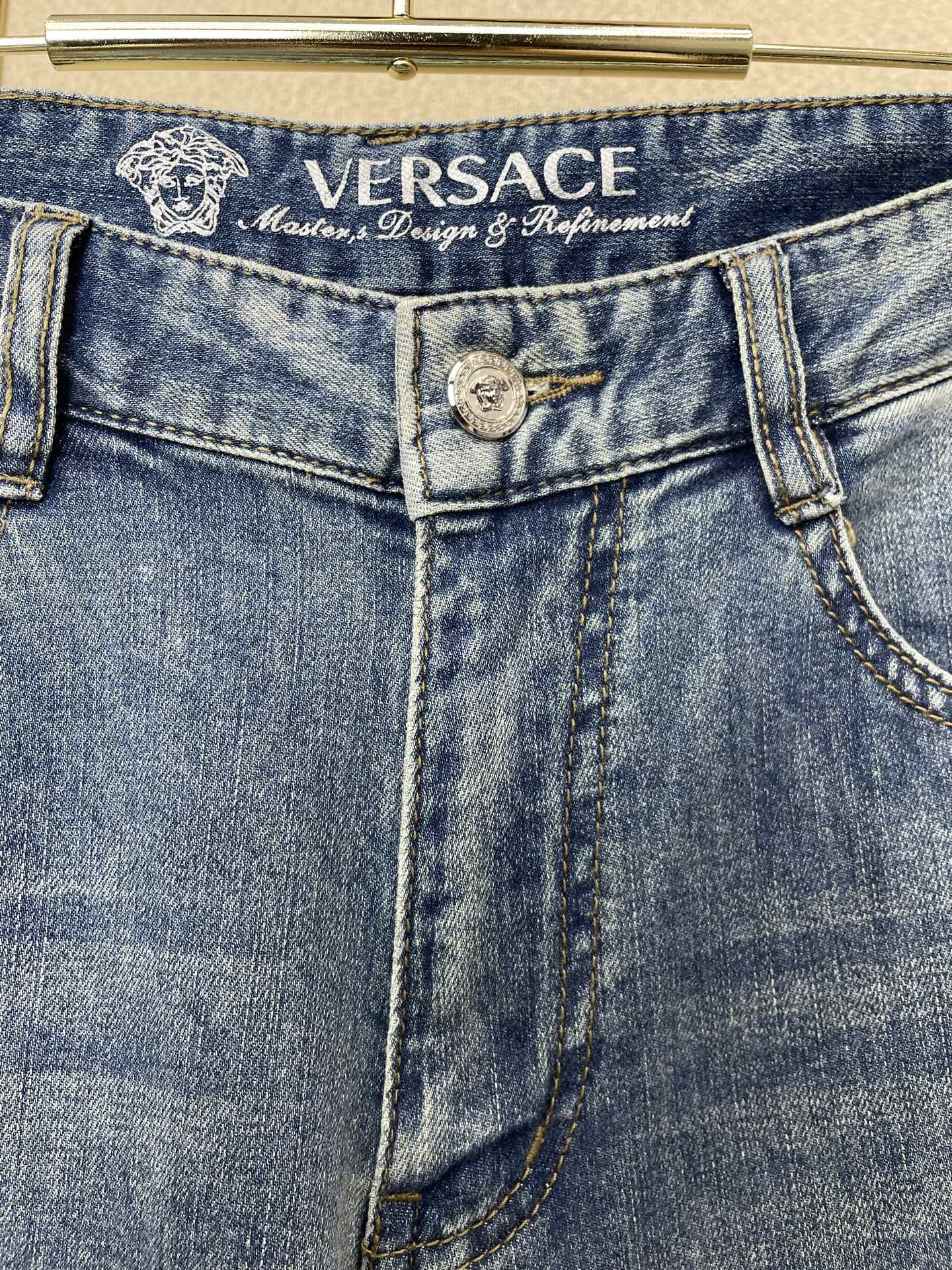 。VERSACE范思哲💥独家专供新款牛仔阔腿裤👖高端版本！专柜定制面料 透气舒适度高，细节无可挑剔，品牌