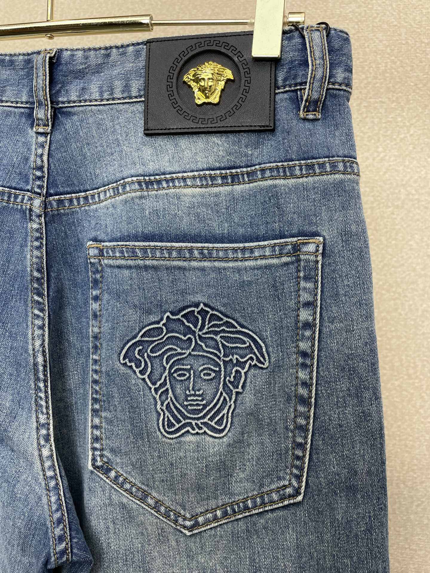 。VERSACE范思哲💥独家专供新款牛仔阔腿裤👖高端版本！专柜定制面料 透气舒适度高，细节无可挑剔，品牌