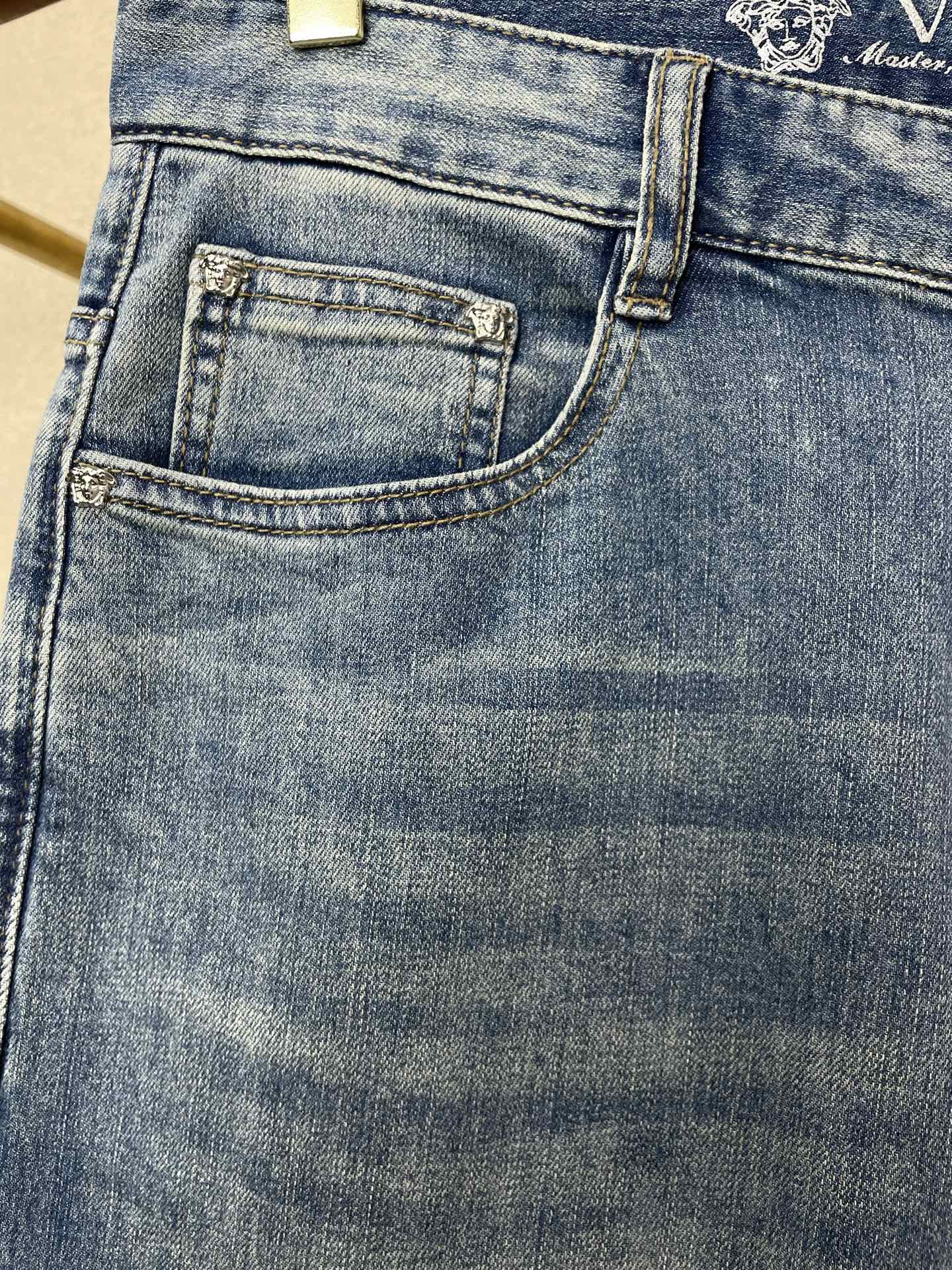 。VERSACE范思哲💥独家专供新款牛仔阔腿裤👖高端版本！专柜定制面料 透气舒适度高，细节无可挑剔，品牌