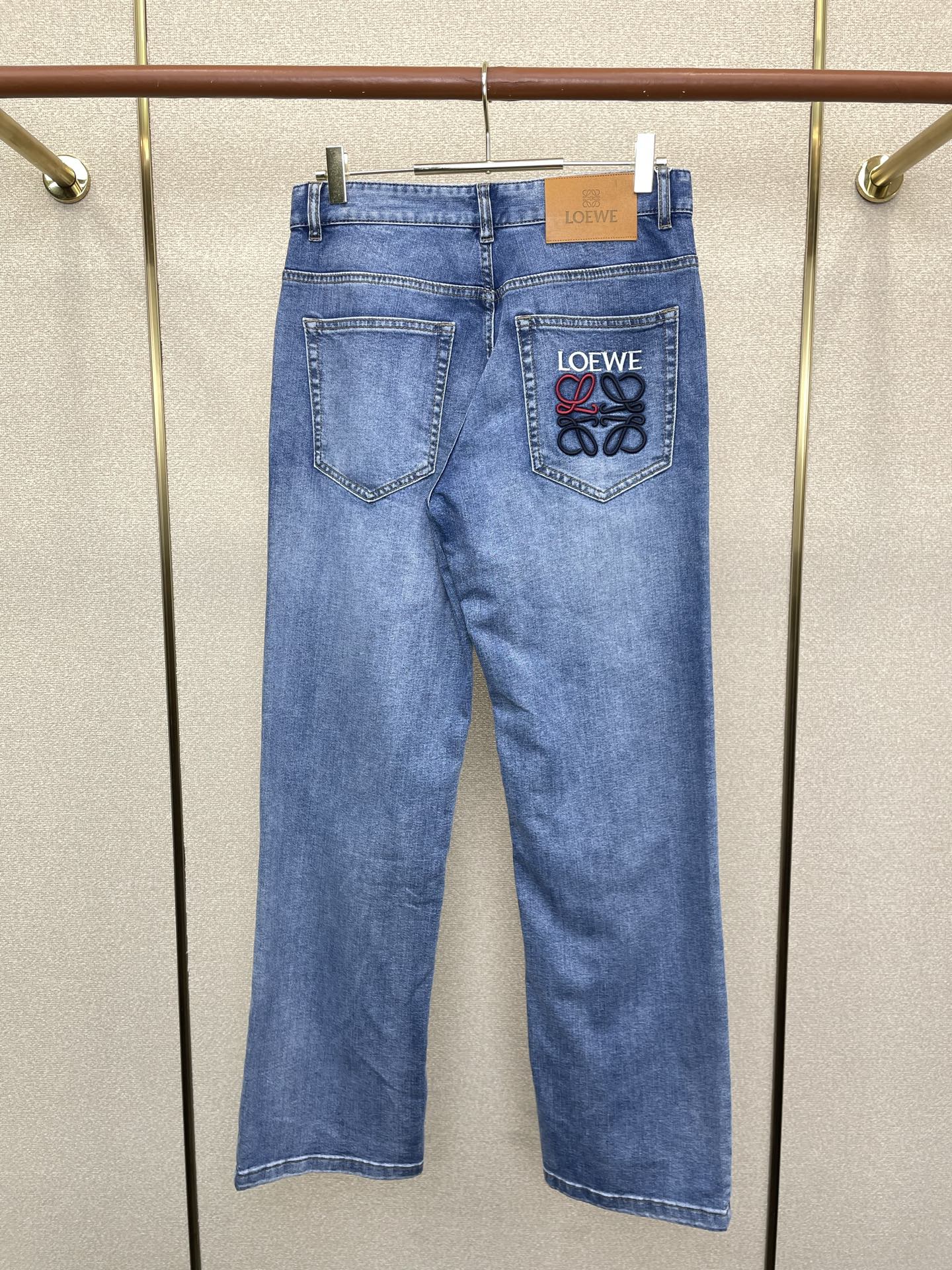 。LOEWE罗意威💥独家专供新款牛仔阔腿裤👖高端版本！专柜定制面料 透气舒适度高，细节无可挑剔，品牌元素