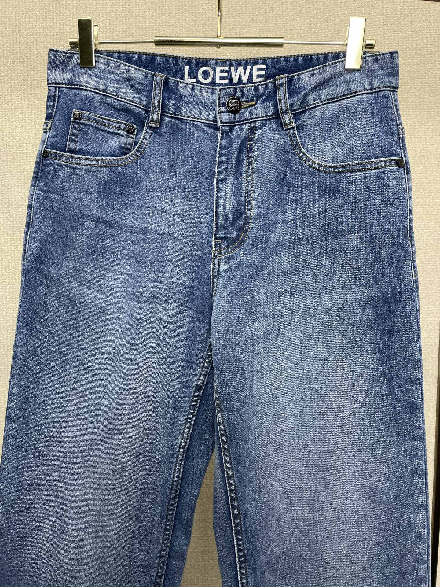 。LOEWE罗意威💥独家专供新款牛仔阔腿裤👖高端版本！专柜定制面料 透气舒适度高，细节无可挑剔，品牌元素