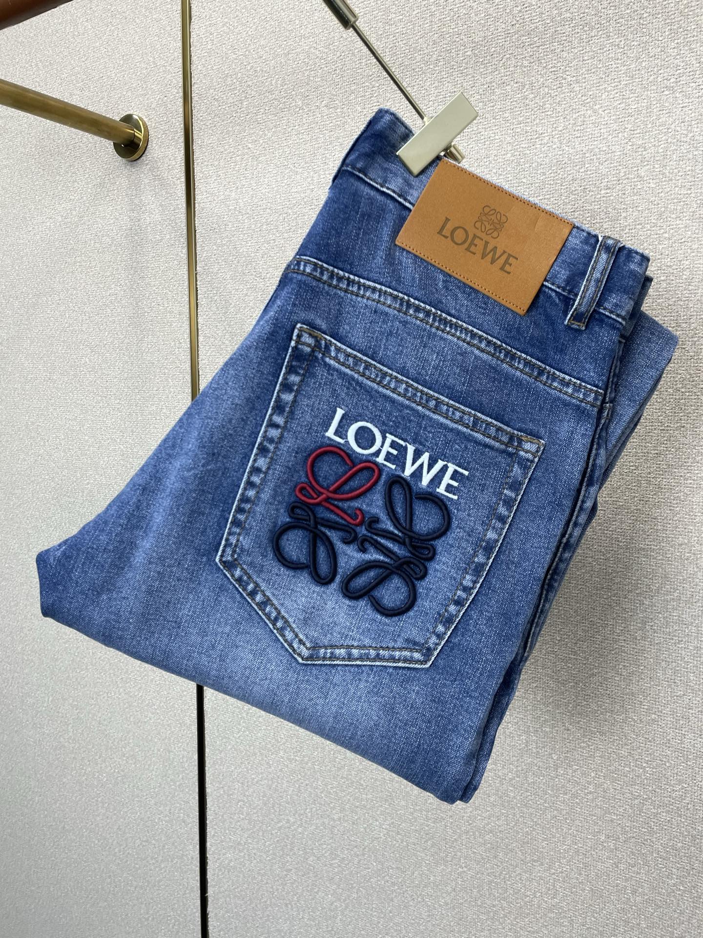 。LOEWE罗意威💥独家专供新款牛仔阔腿裤👖高端版本！专柜定制面料 透气舒适度高，细节无可挑剔，品牌元素