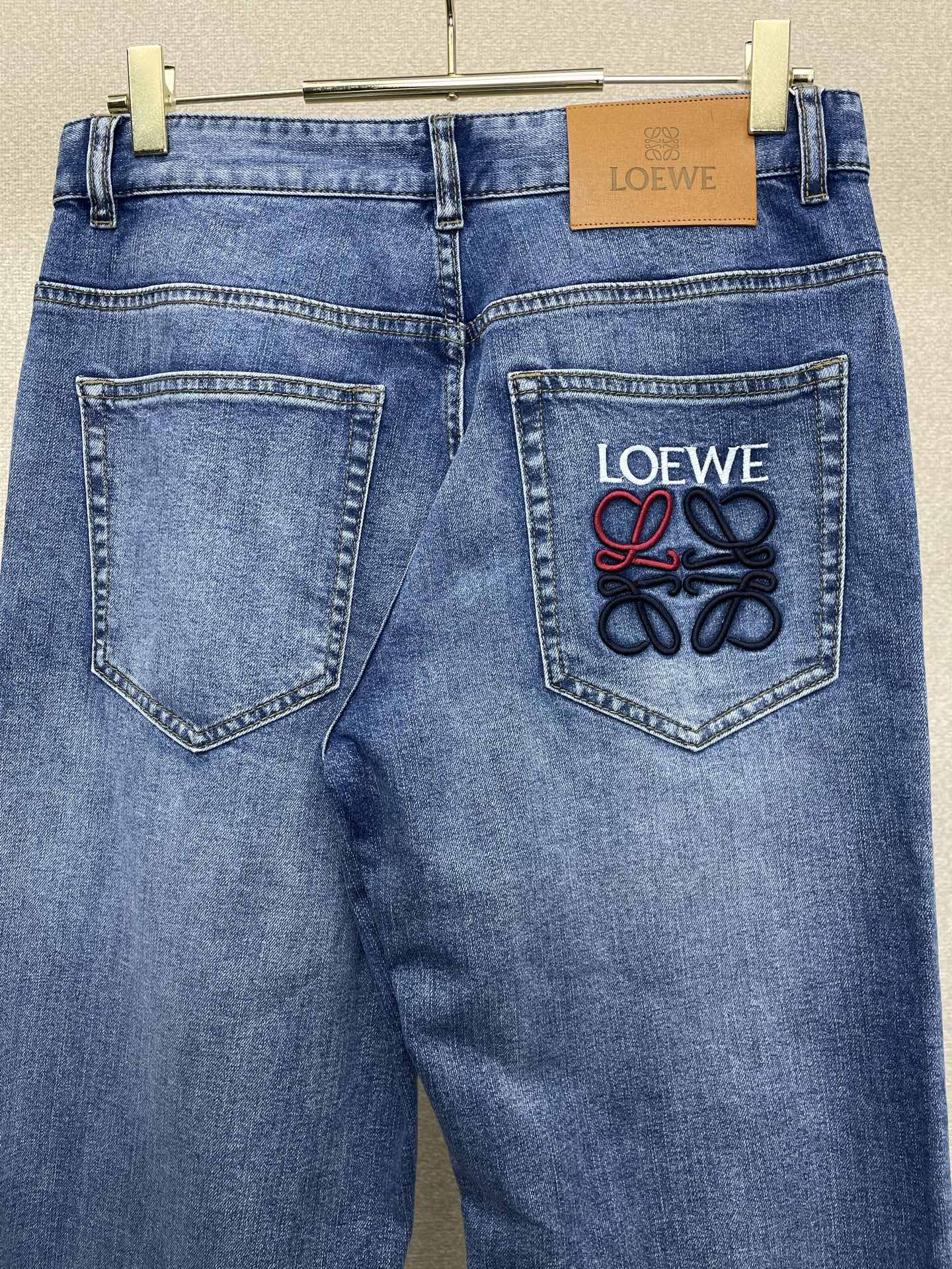 。LOEWE罗意威💥独家专供新款牛仔阔腿裤👖高端版本！专柜定制面料 透气舒适度高，细节无可挑剔，品牌元素