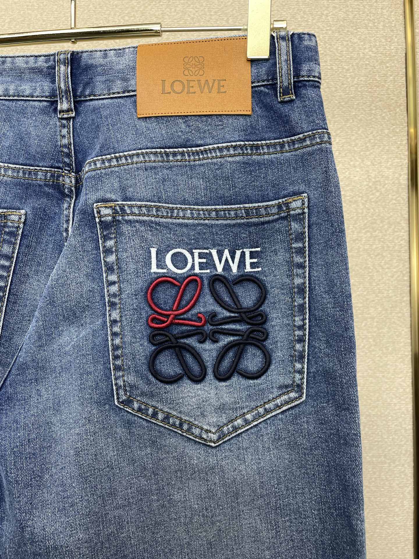。LOEWE罗意威💥独家专供新款牛仔阔腿裤👖高端版本！专柜定制面料 透气舒适度高，细节无可挑剔，品牌元素