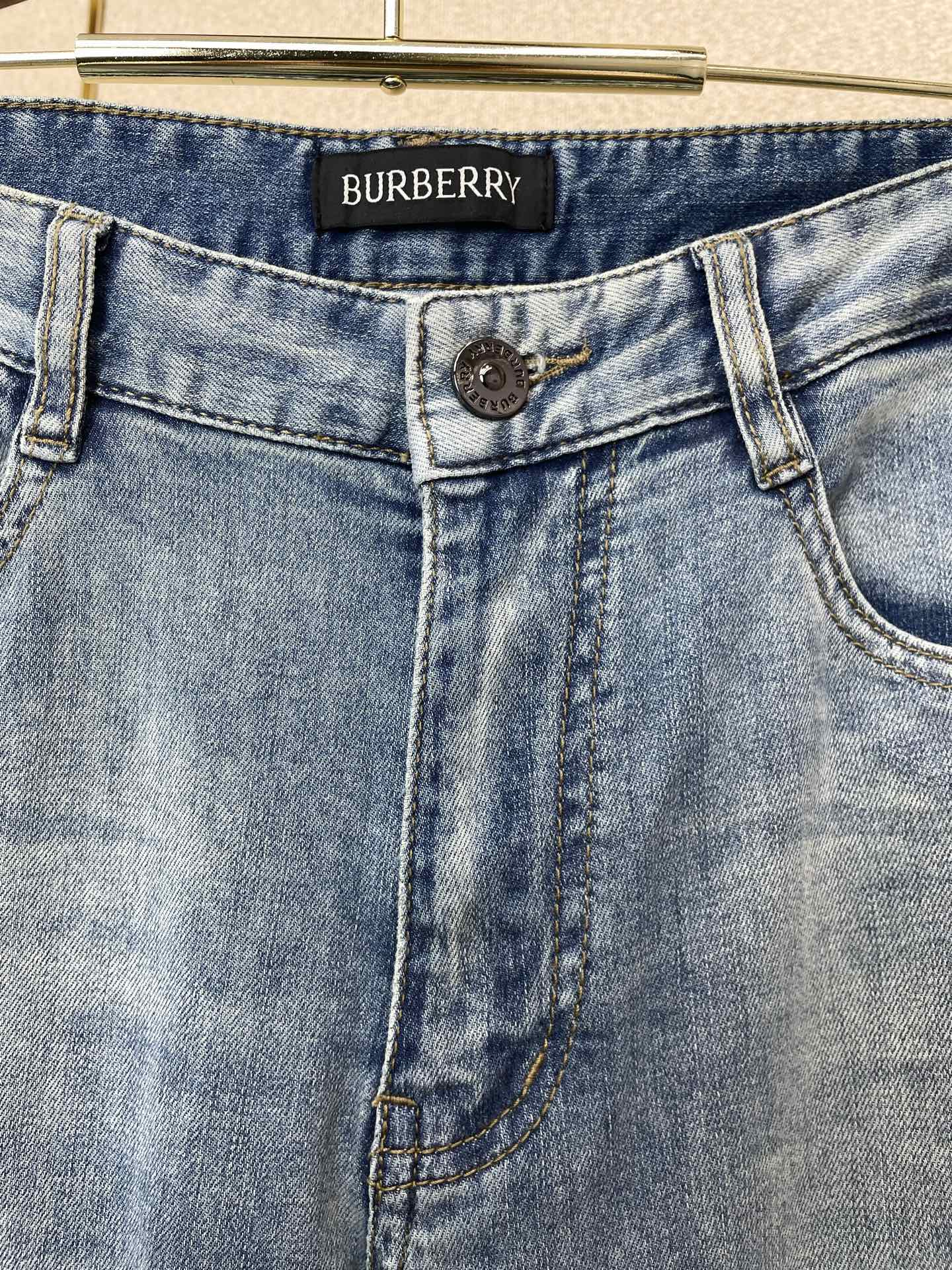 。Burberry巴宝莉💥独家专供新款牛仔阔腿裤👖高端版本！专柜定制面料 透气舒适度高，细节无可挑剔，品