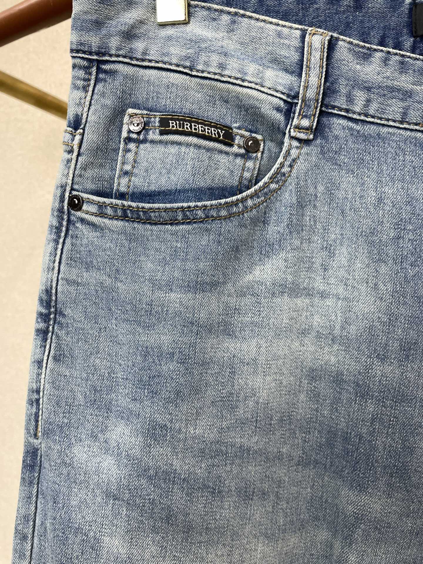 。Burberry巴宝莉💥独家专供新款牛仔阔腿裤👖高端版本！专柜定制面料 透气舒适度高，细节无可挑剔，品