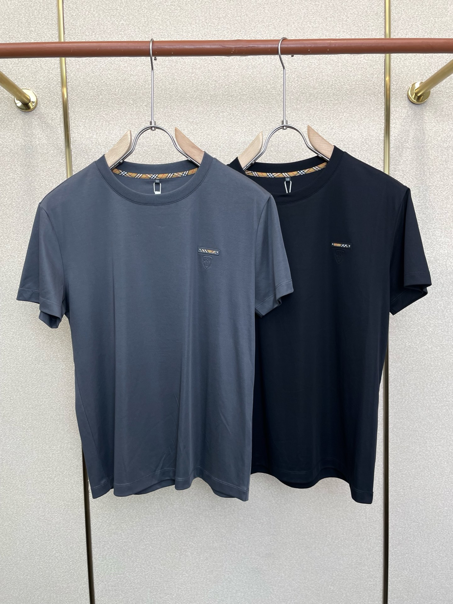 。Burberry巴宝莉💥砸锅卖铁都要上的新款新款原单男士休闲短袖 高端定制 高端版本 时尚百搭爆款⚠️