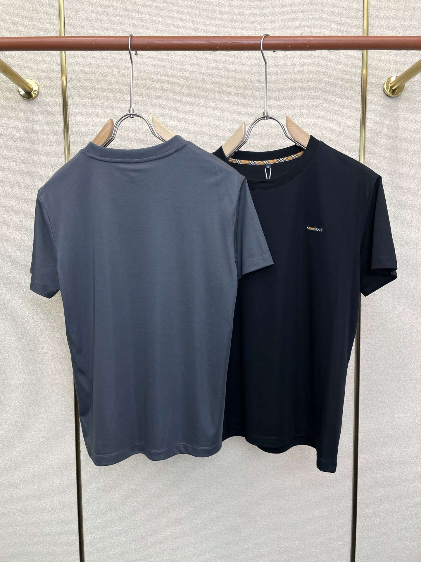 。Burberry巴宝莉💥砸锅卖铁都要上的新款新款原单男士休闲短袖 高端定制 高端版本 时尚百搭爆款⚠️