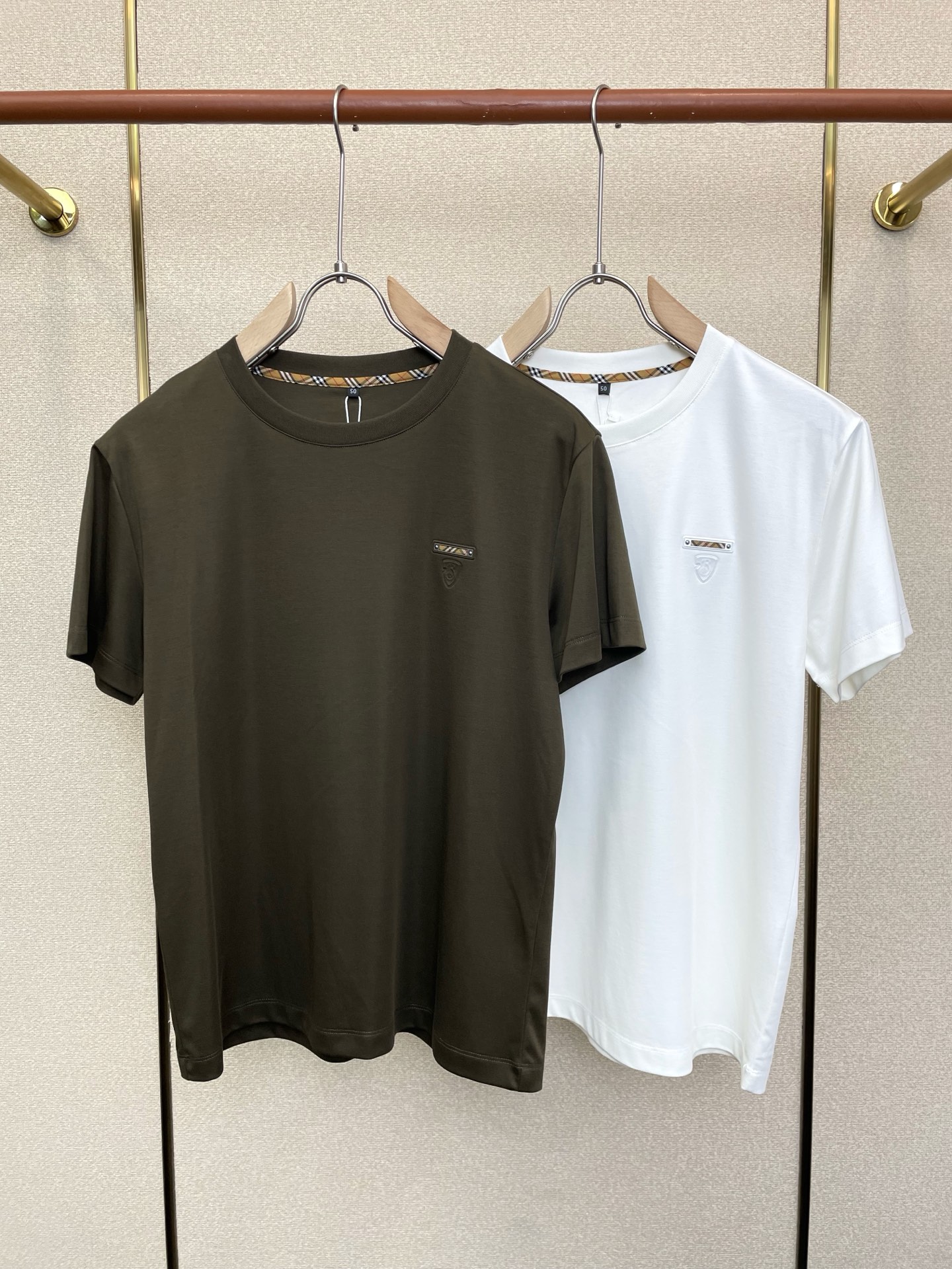 。Burberry巴宝莉💥砸锅卖铁都要上的新款新款原单男士休闲短袖 高端定制 高端版本 时尚百搭爆款⚠️