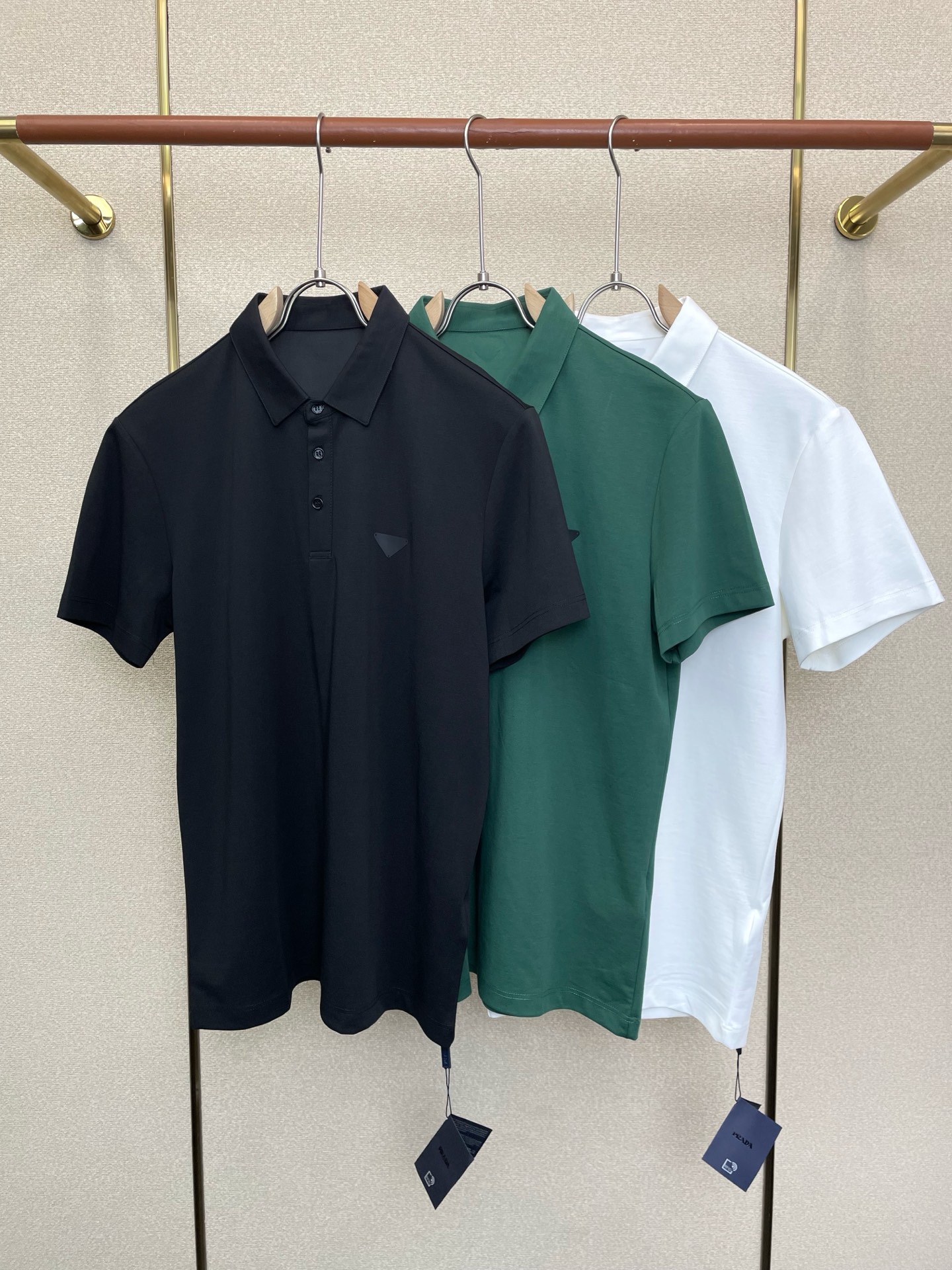 。Prada普拉达💥砸锅卖铁都要上的新款新款原单男士休闲短袖 高端定制 高端版本 时尚百搭爆款⚠️⚠️✨