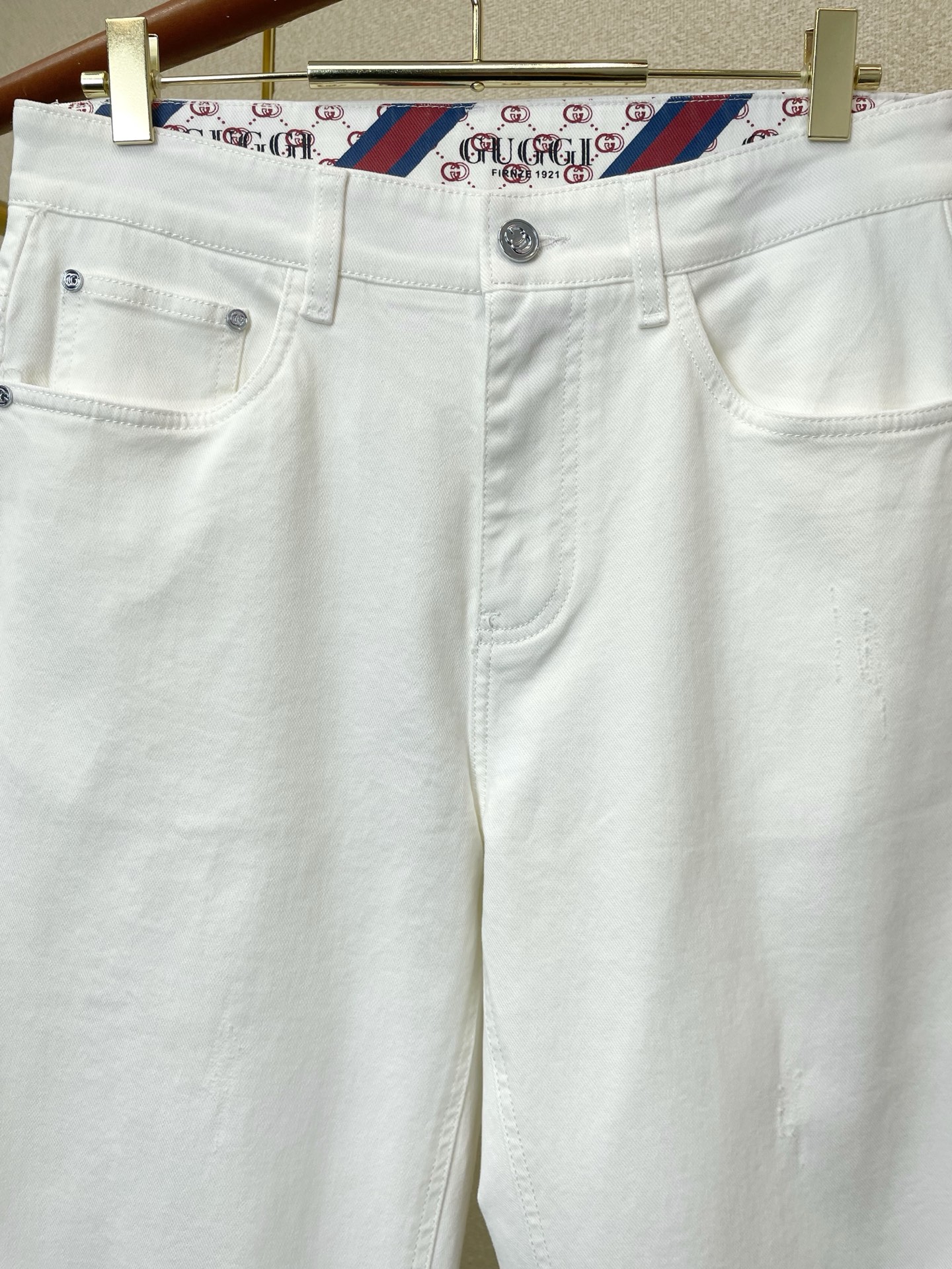 。Gucci古驰💥砸锅卖铁都要上的新款新款休闲牛仔裤👖高端版本！专柜定制面料 透气舒适度高，细节无可挑剔