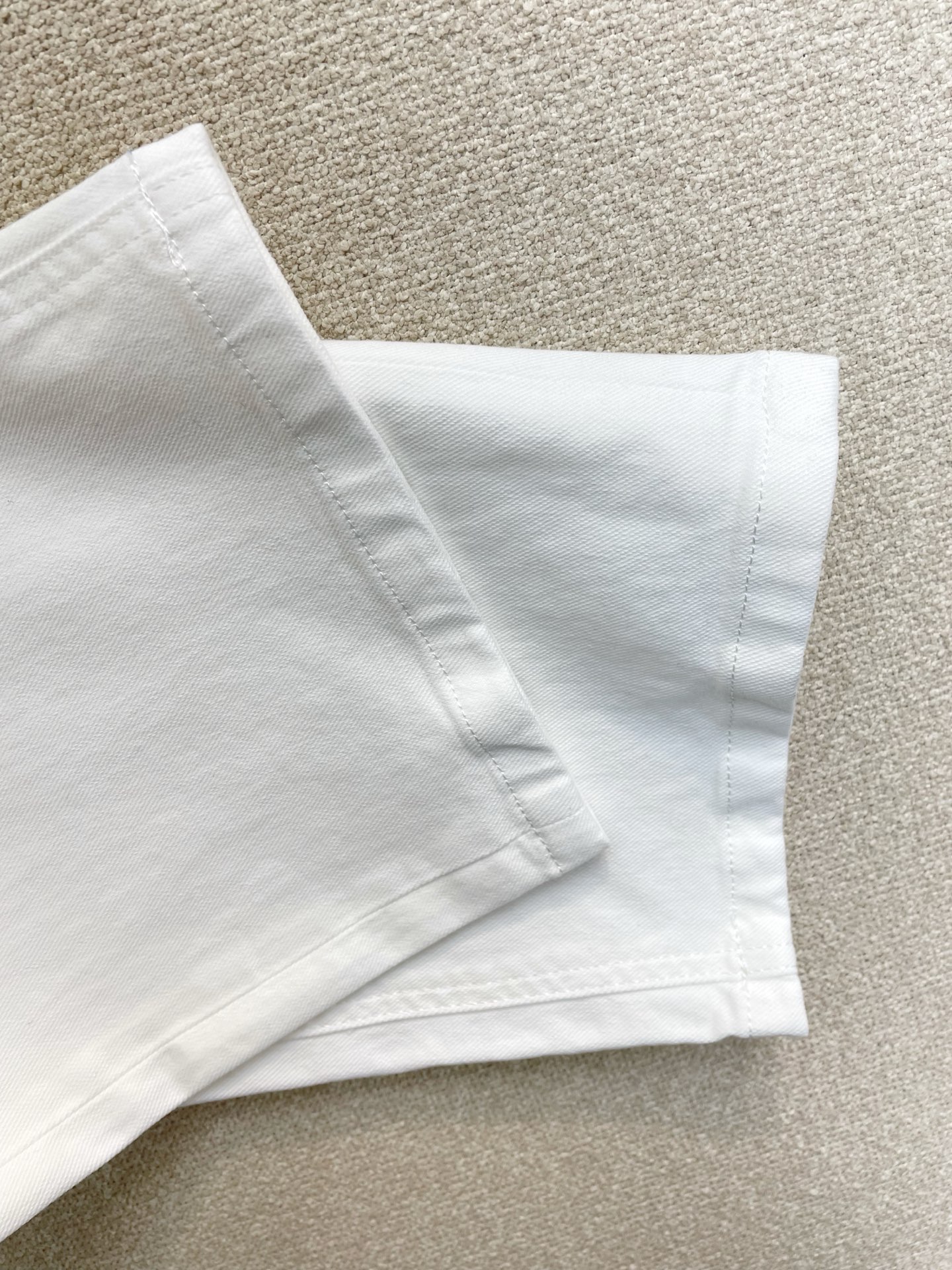 。Gucci古驰💥砸锅卖铁都要上的新款新款休闲牛仔裤👖高端版本！专柜定制面料 透气舒适度高，细节无可挑剔