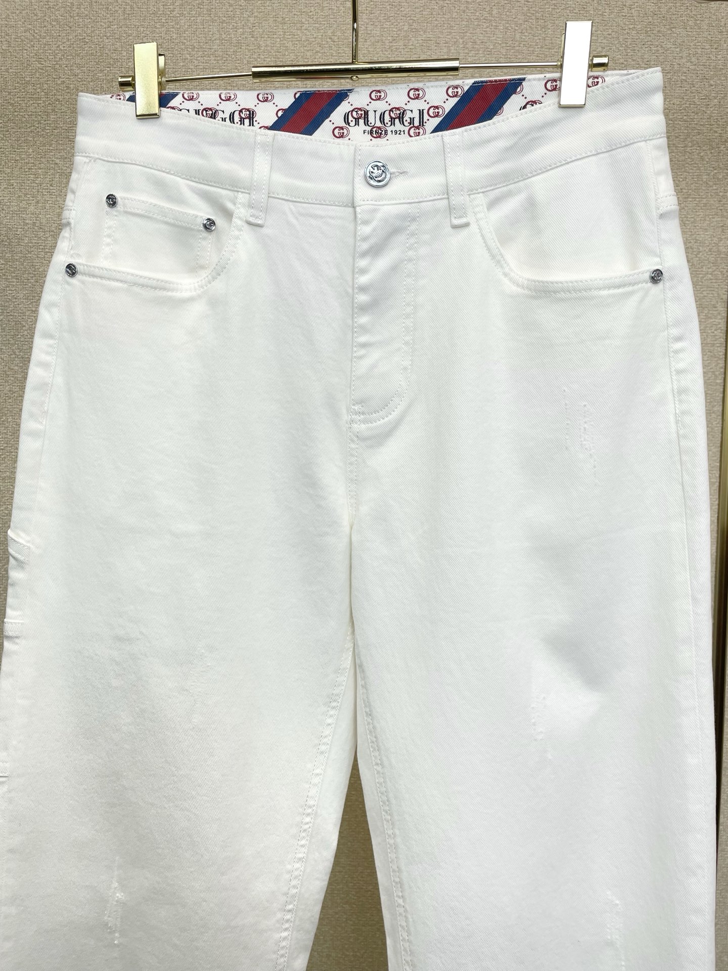 。Gucci古驰💥砸锅卖铁都要上的新款新款休闲牛仔裤👖高端版本！专柜定制面料 透气舒适度高，细节无可挑剔