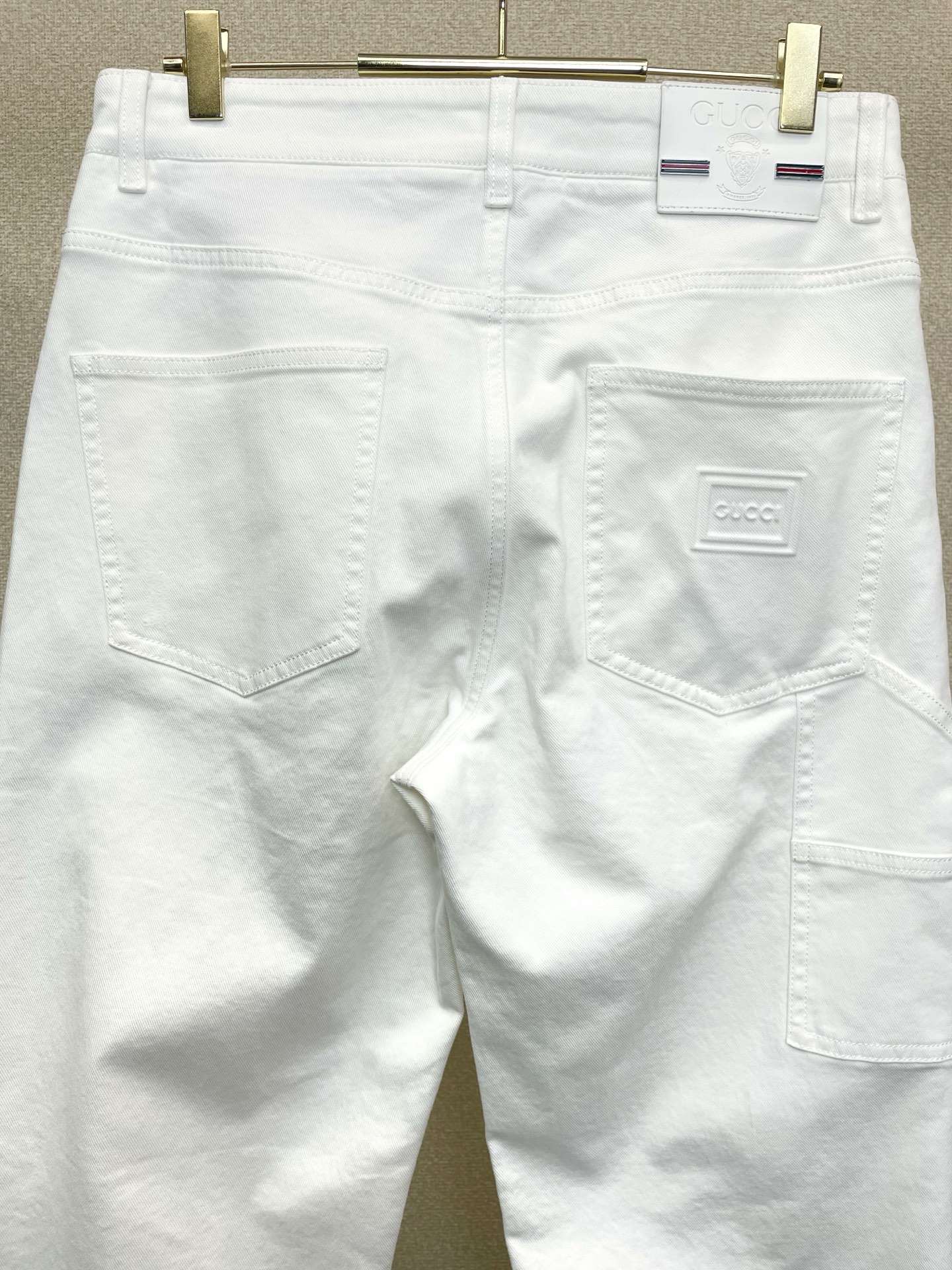 。Gucci古驰💥砸锅卖铁都要上的新款新款休闲牛仔裤👖高端版本！专柜定制面料 透气舒适度高，细节无可挑剔