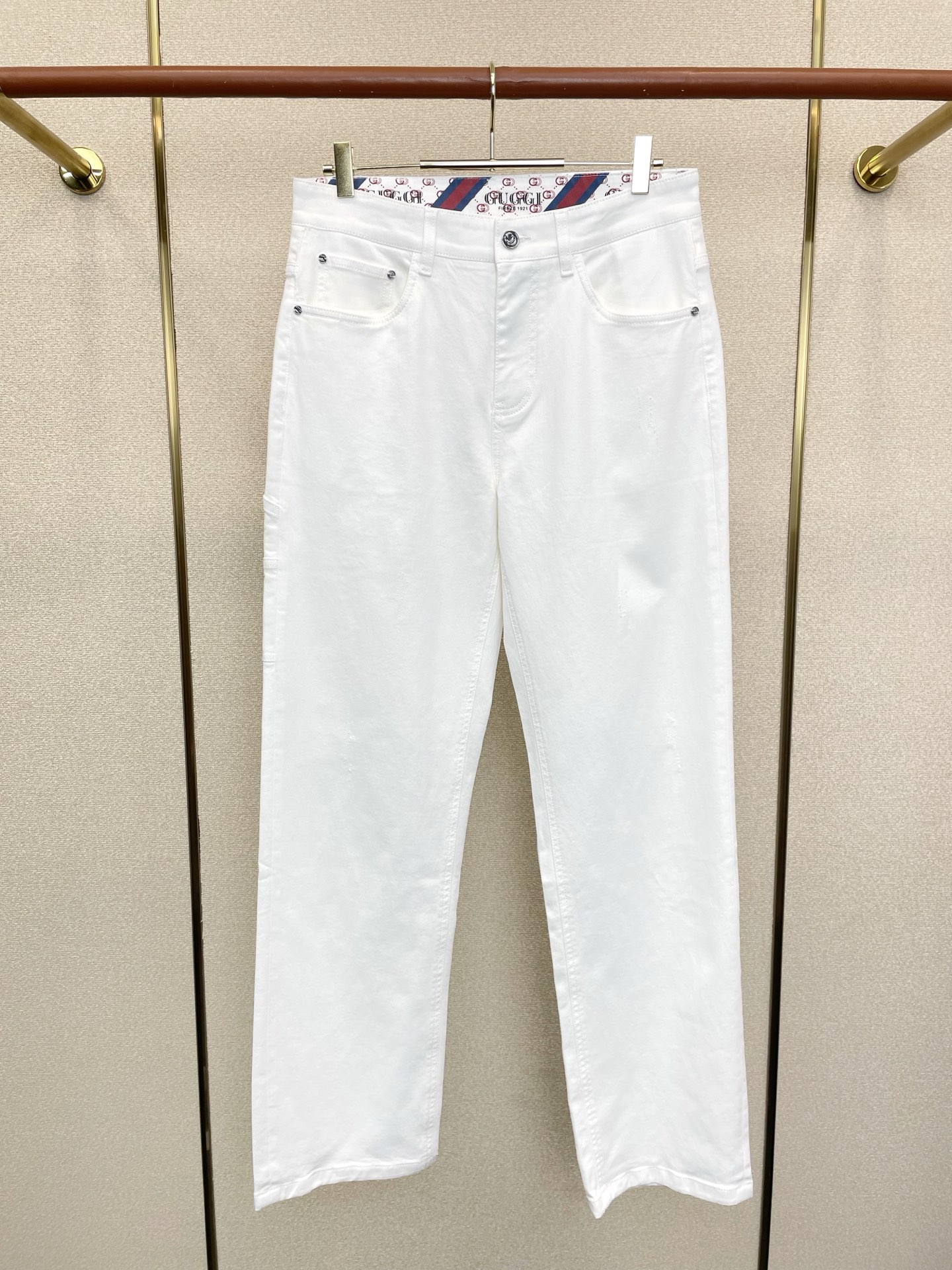 。Gucci古驰💥砸锅卖铁都要上的新款新款休闲牛仔裤👖高端版本！专柜定制面料 透气舒适度高，细节无可挑剔