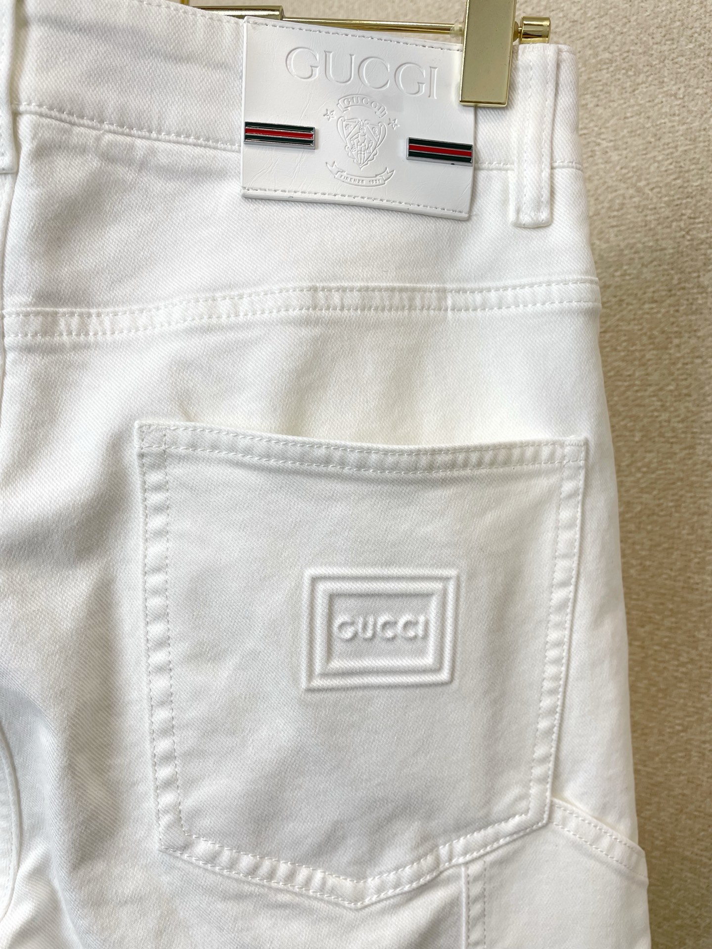 。Gucci古驰💥砸锅卖铁都要上的新款新款休闲牛仔裤👖高端版本！专柜定制面料 透气舒适度高，细节无可挑剔