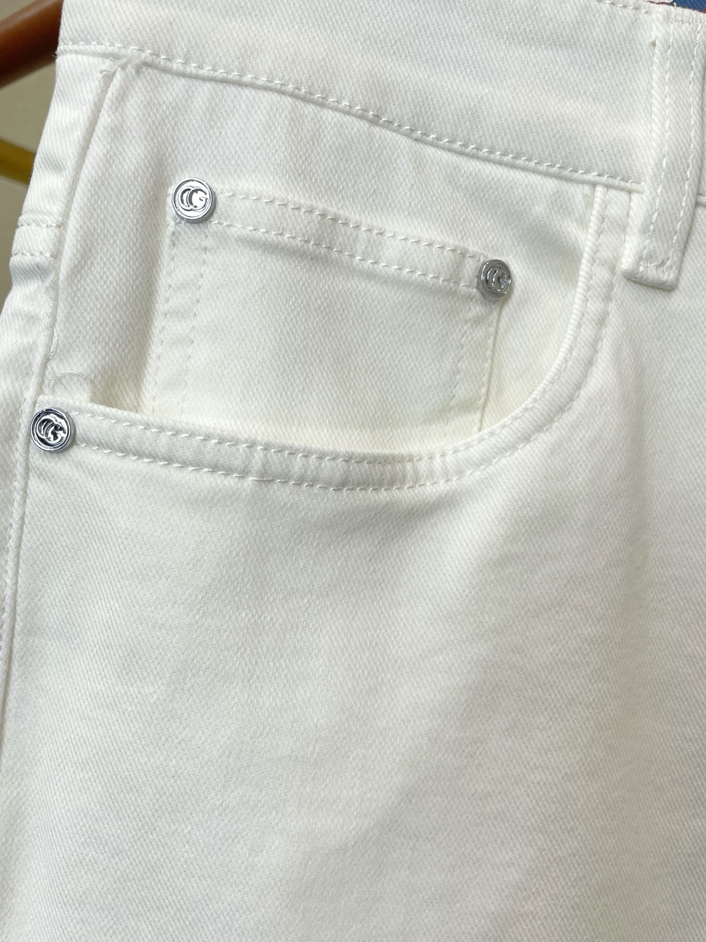 。Gucci古驰💥砸锅卖铁都要上的新款新款休闲牛仔裤👖高端版本！专柜定制面料 透气舒适度高，细节无可挑剔