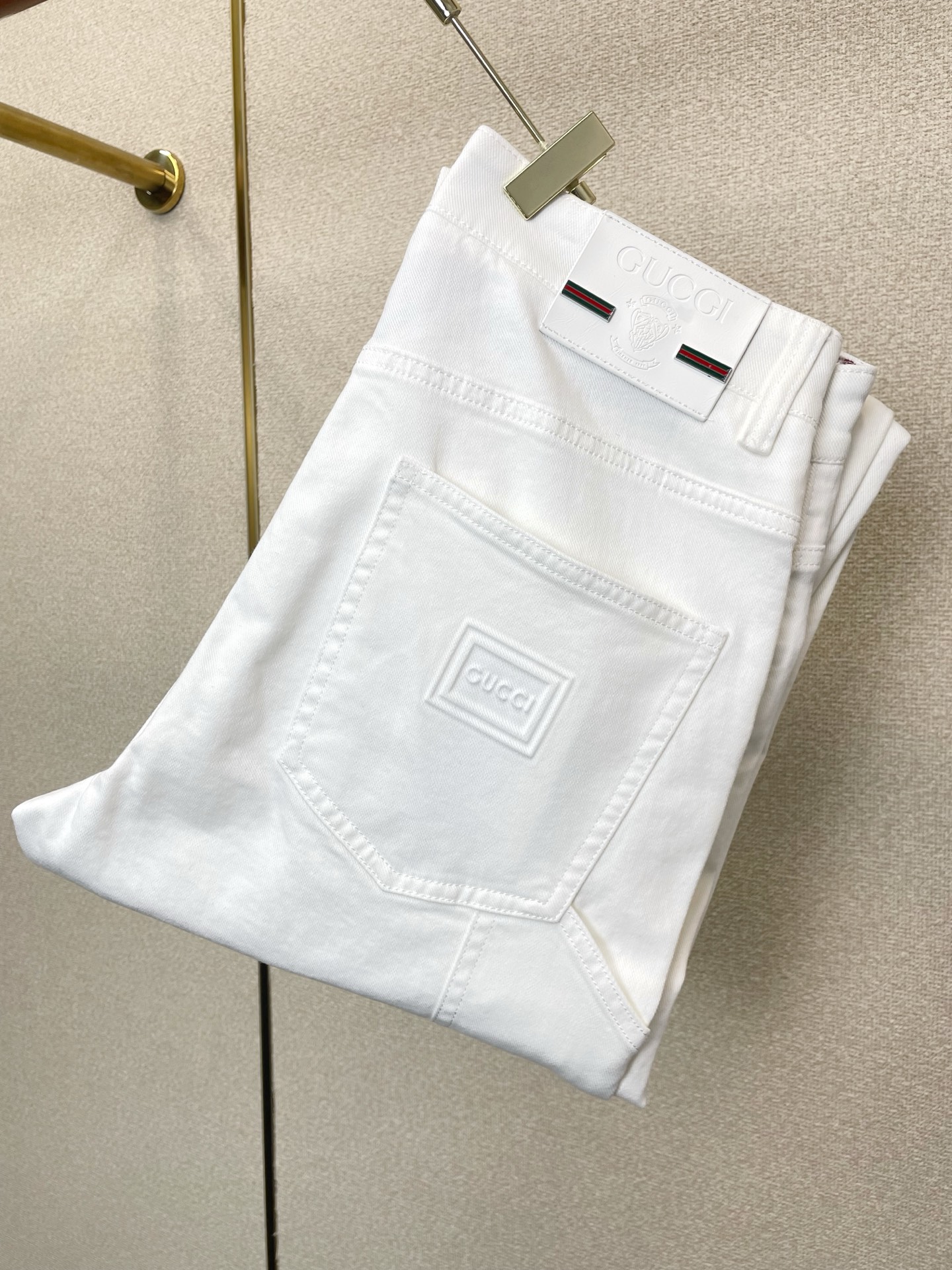 。Gucci古驰💥砸锅卖铁都要上的新款新款休闲牛仔裤👖高端版本！专柜定制面料 透气舒适度高，细节无可挑剔