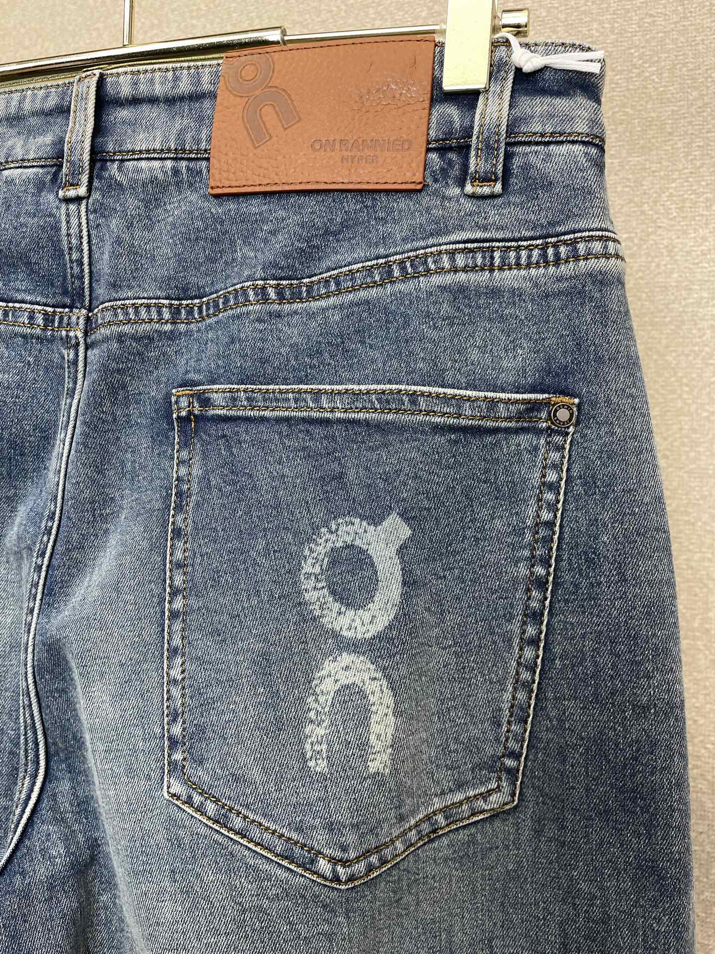 。LOEWE罗意威💥砸锅卖铁都要上的新款新款休闲牛仔裤👖高端版本！专柜定制面料 透气舒适度高，细节无可挑