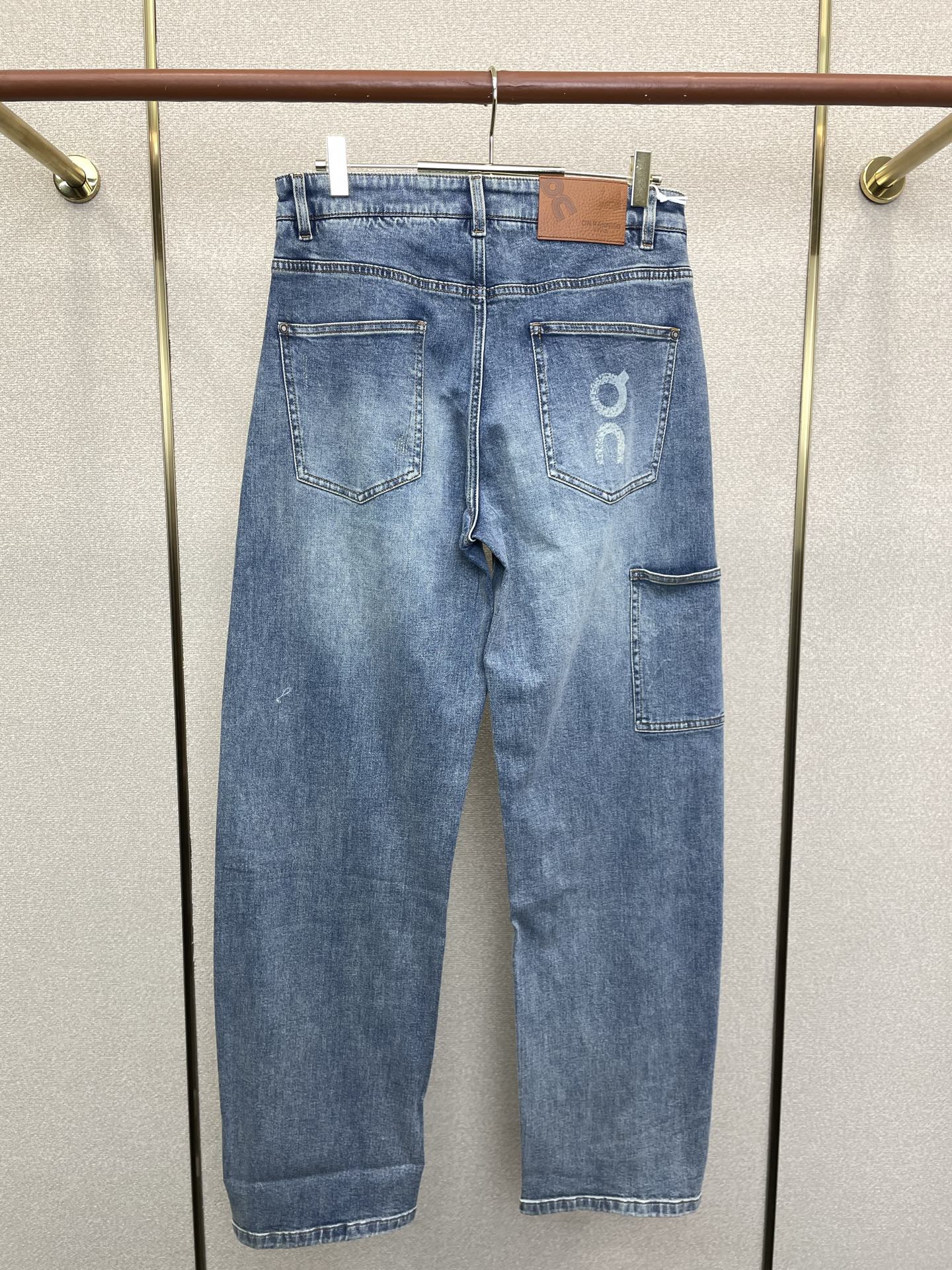 。LOEWE罗意威💥砸锅卖铁都要上的新款新款休闲牛仔裤👖高端版本！专柜定制面料 透气舒适度高，细节无可挑