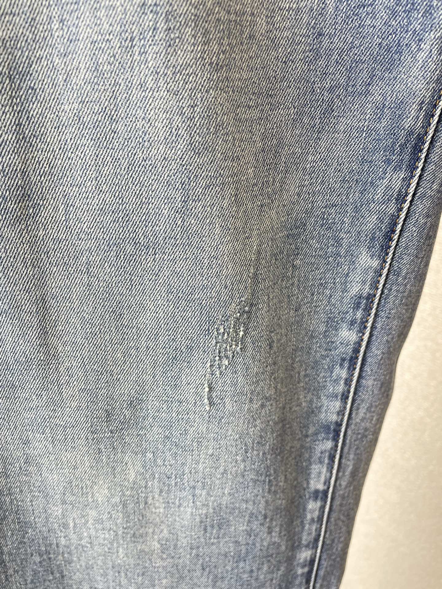 。LOEWE罗意威💥砸锅卖铁都要上的新款新款休闲牛仔裤👖高端版本！专柜定制面料 透气舒适度高，细节无可挑