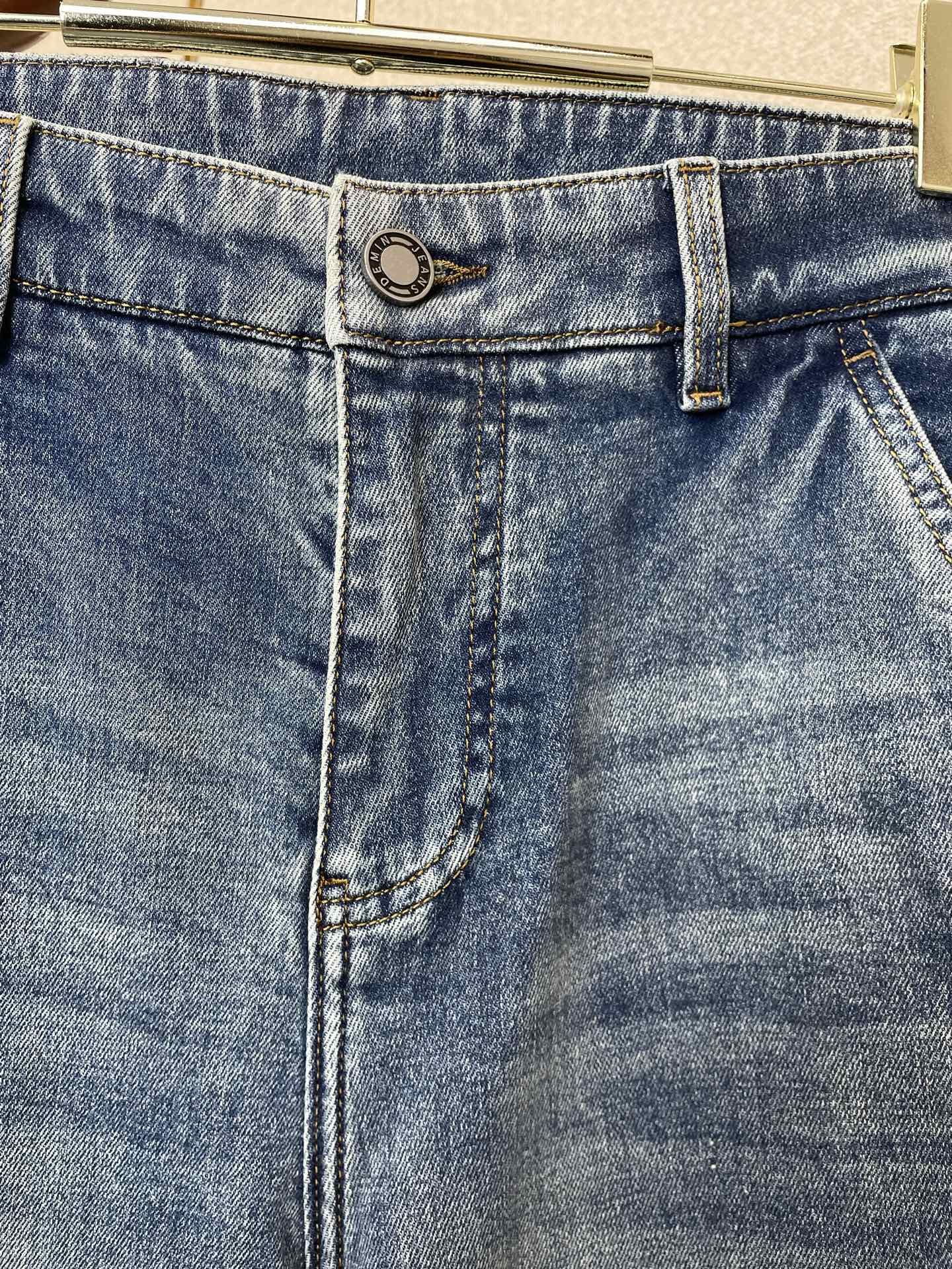 。LOEWE罗意威💥砸锅卖铁都要上的新款新款休闲牛仔裤👖高端版本！专柜定制面料 透气舒适度高，细节无可挑