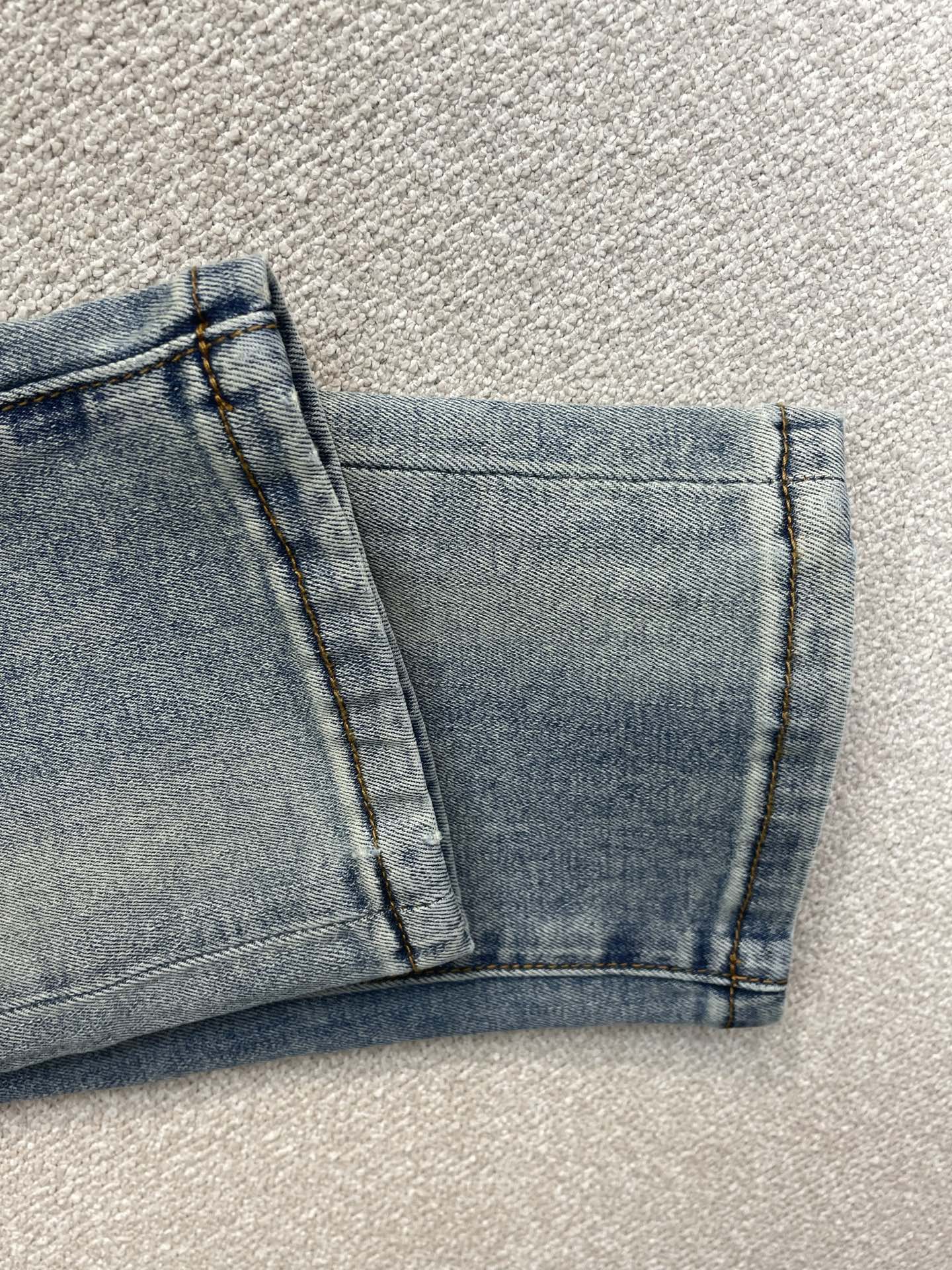 。Burberry巴宝莉💥砸锅卖铁都要上的新款新款休闲牛仔裤👖高端版本！专柜定制面料 透气舒适度高，细节