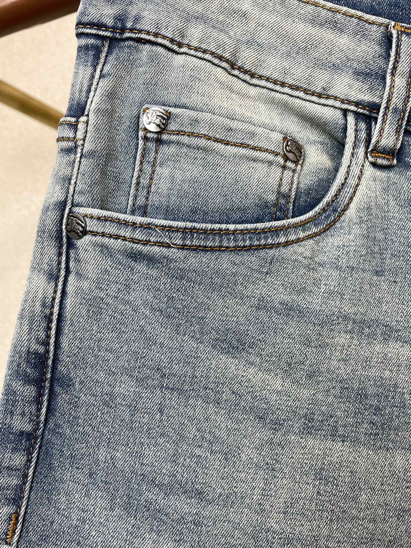 。Burberry巴宝莉💥砸锅卖铁都要上的新款新款休闲牛仔裤👖高端版本！专柜定制面料 透气舒适度高，细节