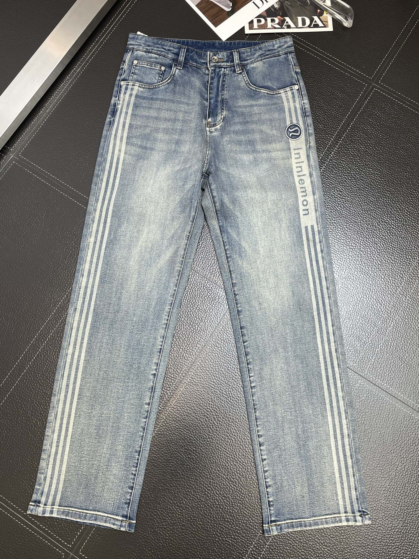 。Lululemon露露乐蒙💥砸锅卖铁都要上的新款新款休闲牛仔裤👖高端版本！专柜定制面料 透气舒适度高，