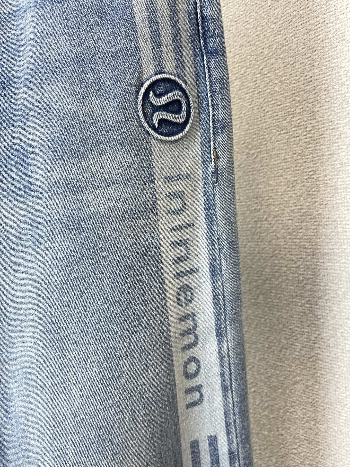 。Lululemon露露乐蒙💥砸锅卖铁都要上的新款新款休闲牛仔裤👖高端版本！专柜定制面料 透气舒适度高，