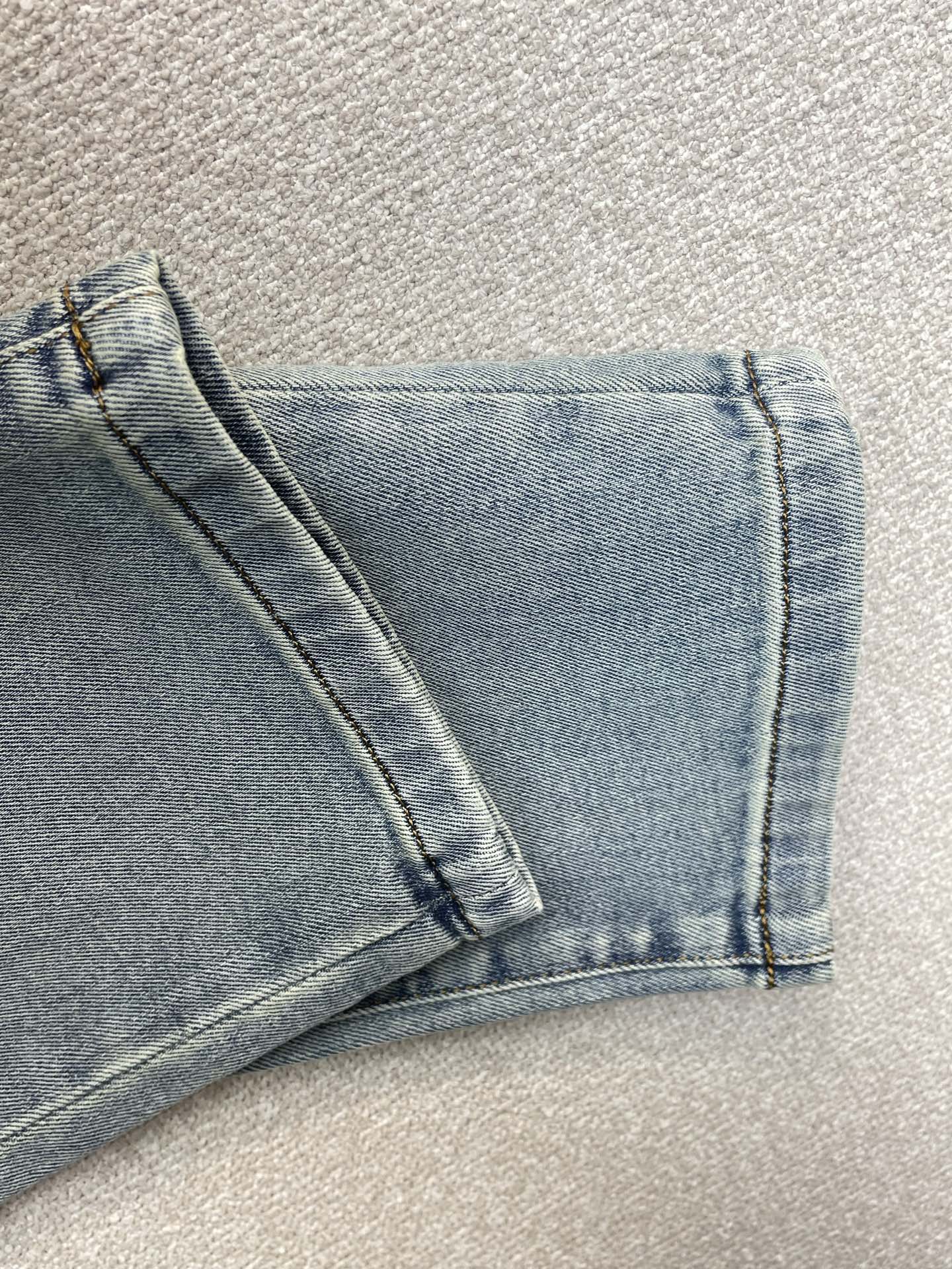 。Prada普拉达💥砸锅卖铁都要上的新款新款休闲牛仔裤👖高端版本！专柜定制面料 透气舒适度高，细节无可挑