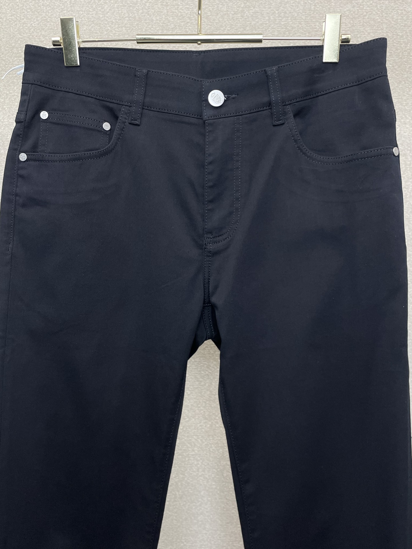 。Prada普拉达💥砸锅卖铁都要上的新款新款休闲牛仔裤👖高端版本！专柜定制面料 透气舒适度高，细节无可挑