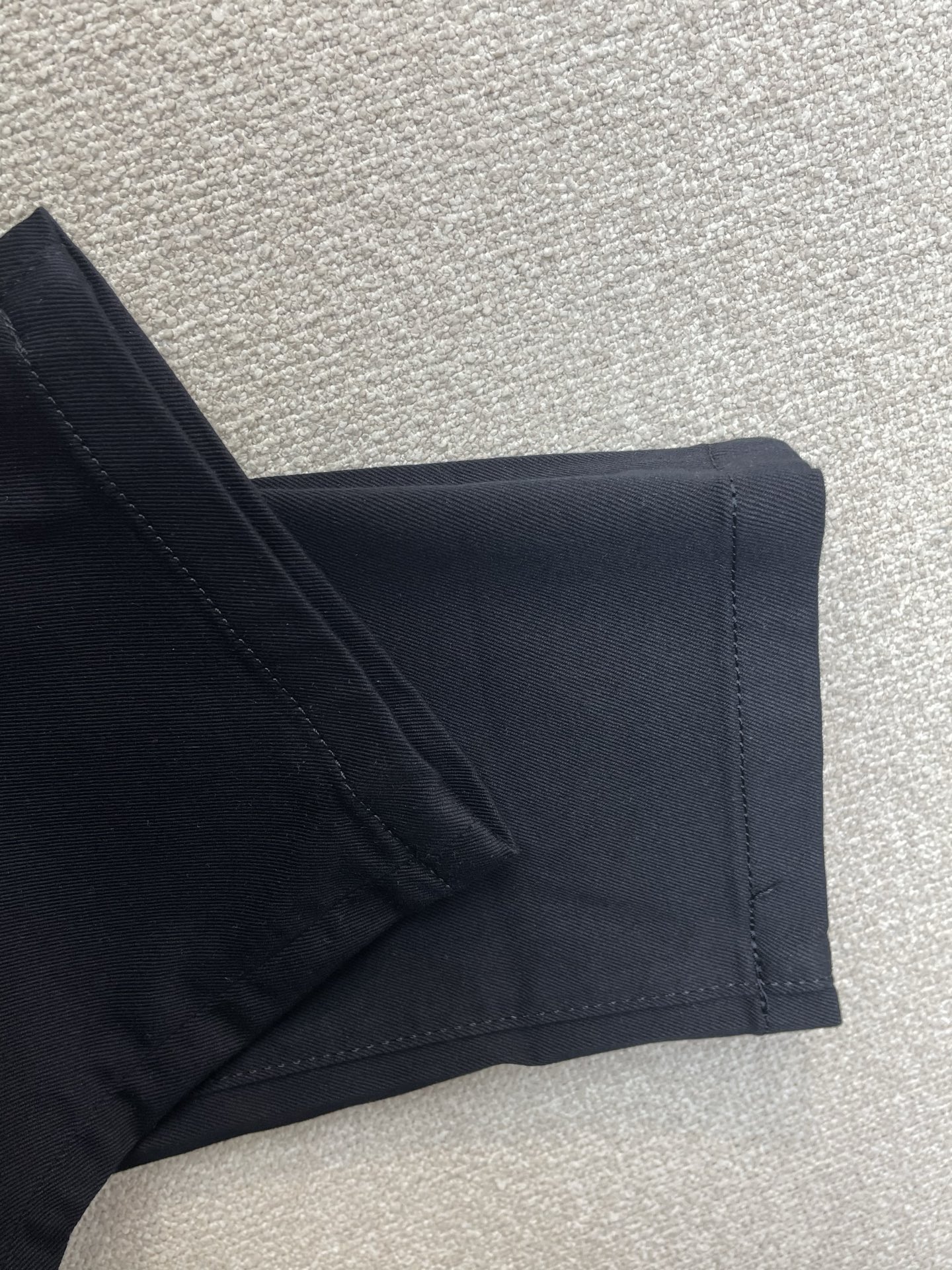 。Prada普拉达💥砸锅卖铁都要上的新款新款休闲牛仔裤👖高端版本！专柜定制面料 透气舒适度高，细节无可挑