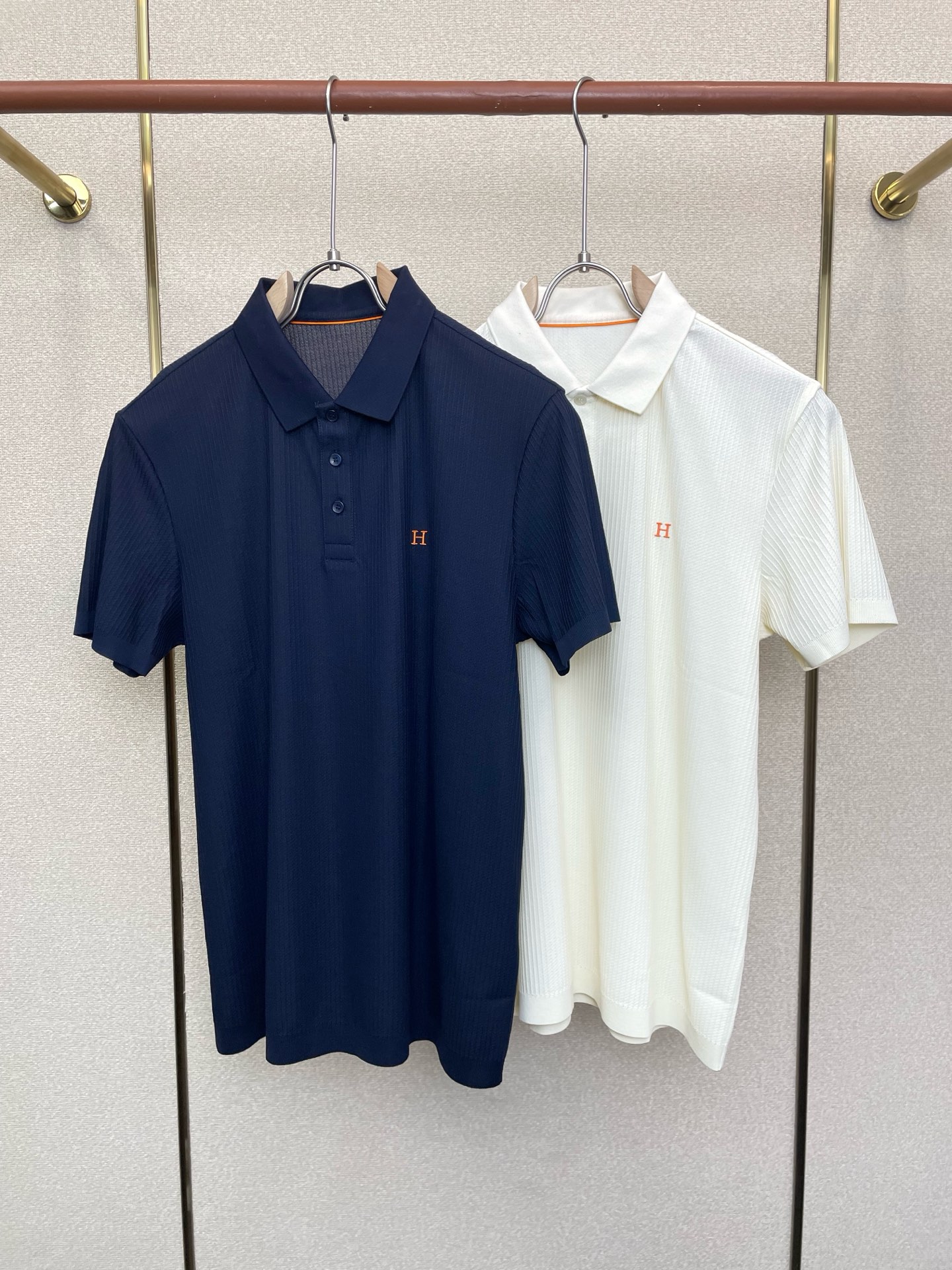 。Hermès爱马仕💥砸锅卖铁都要上的新款新款原单男士休闲短袖 高端定制 高端版本 时尚百搭爆款⚠️⚠️