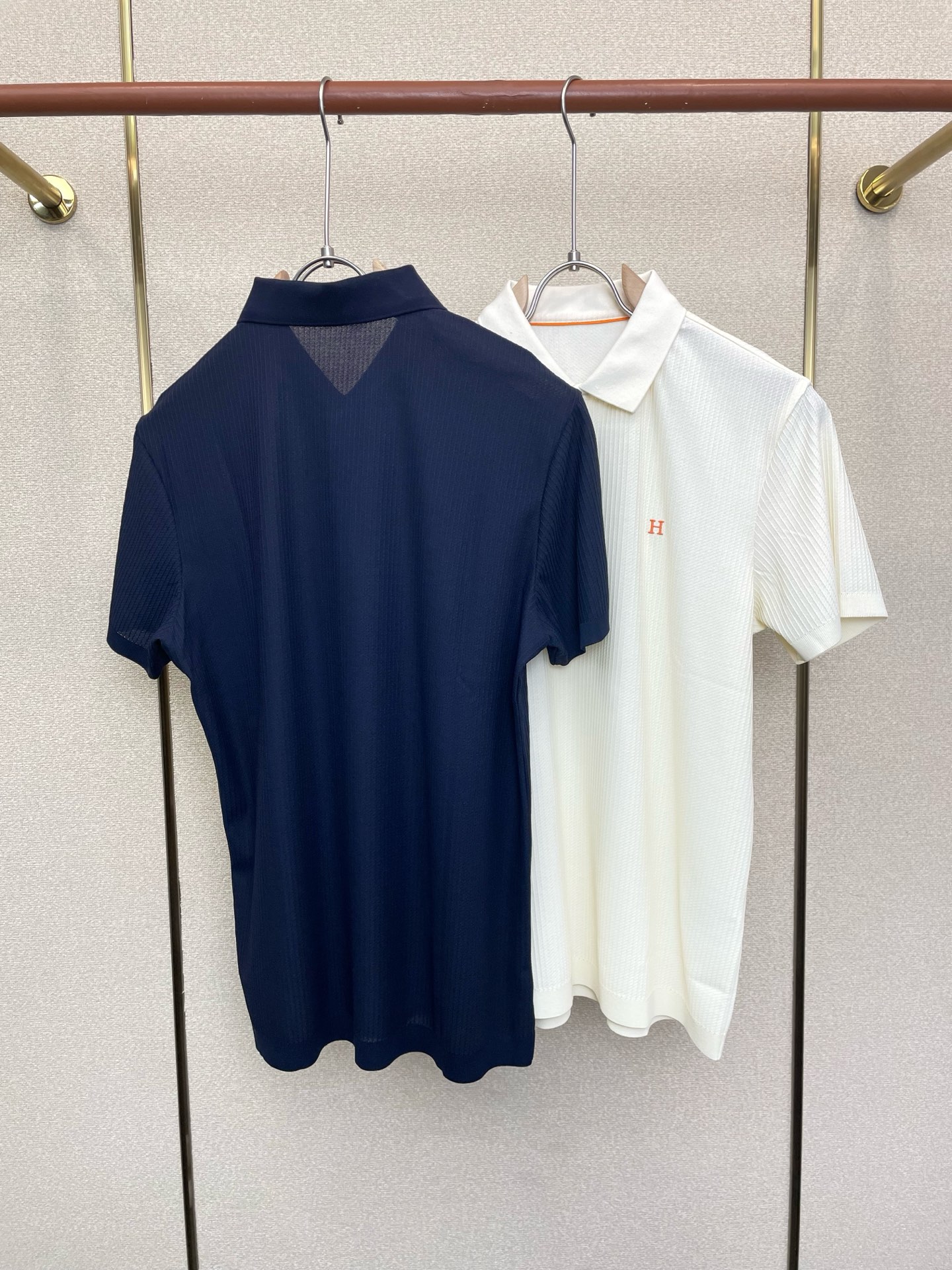 。Hermès爱马仕💥砸锅卖铁都要上的新款新款原单男士休闲短袖 高端定制 高端版本 时尚百搭爆款⚠️⚠️