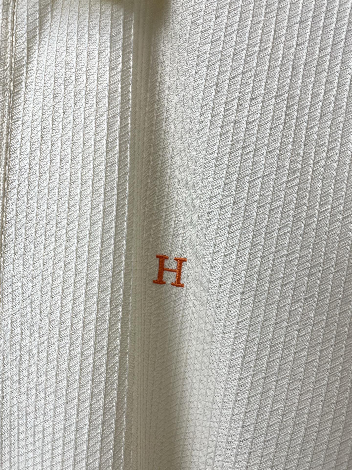 。Hermès爱马仕💥砸锅卖铁都要上的新款新款原单男士休闲短袖 高端定制 高端版本 时尚百搭爆款⚠️⚠️