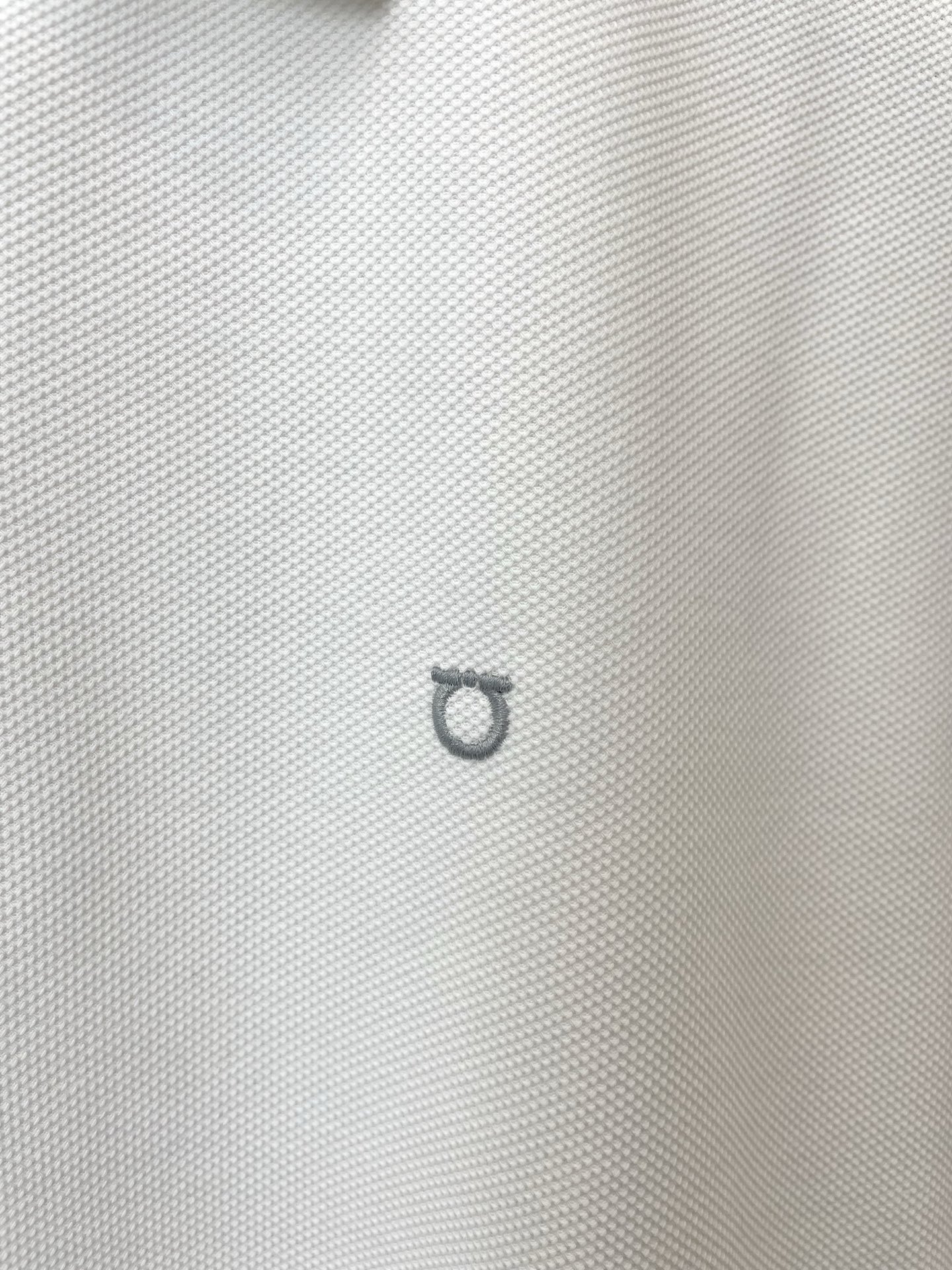 。FERRAGAMO菲拉格慕💥砸锅卖铁都要上的新款新款原单男士休闲短袖 高端定制 高端版本 时尚百搭爆款