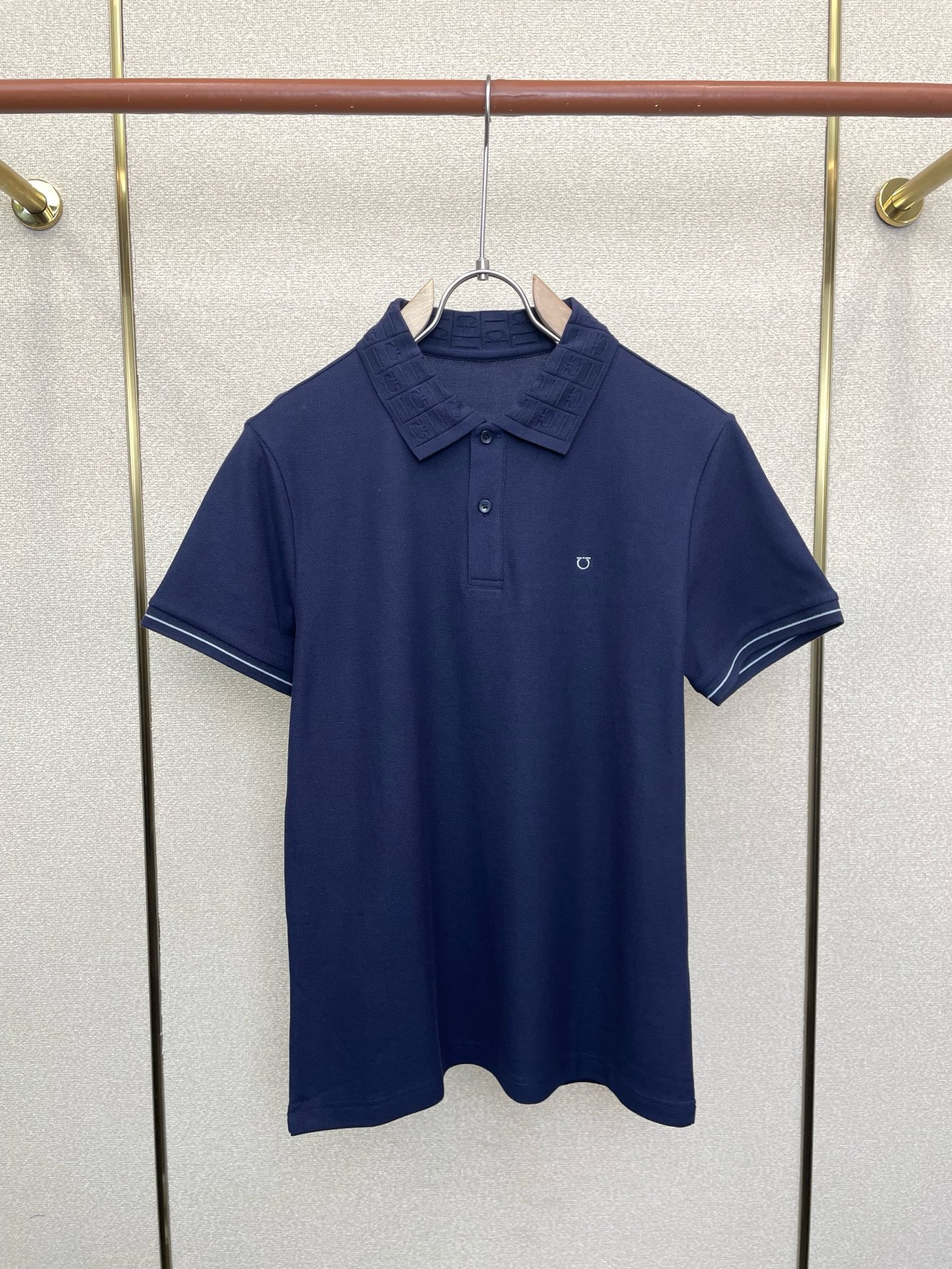 。FERRAGAMO菲拉格慕💥砸锅卖铁都要上的新款新款原单男士休闲短袖 高端定制 高端版本 时尚百搭爆款