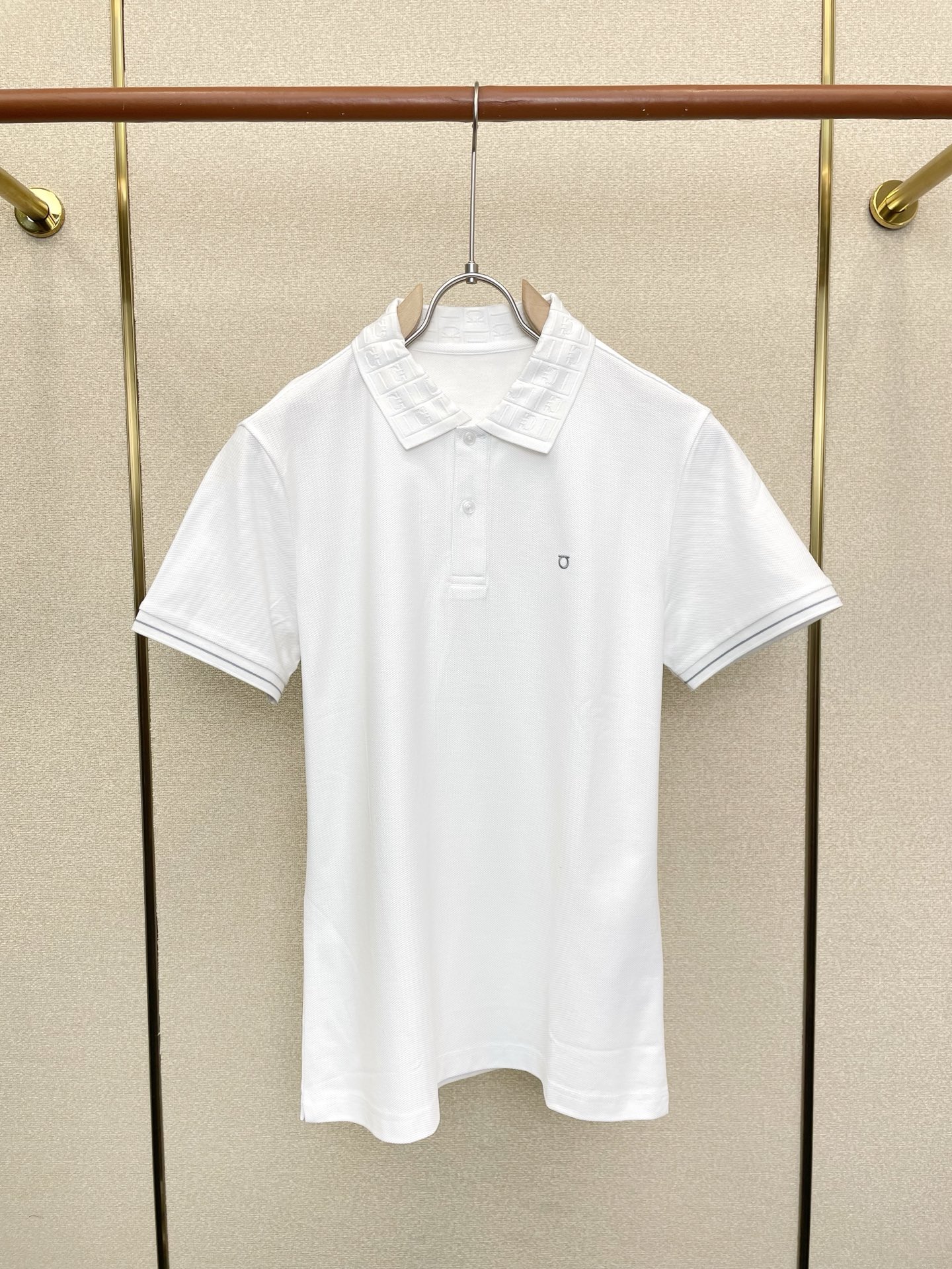 。FERRAGAMO菲拉格慕💥砸锅卖铁都要上的新款新款原单男士休闲短袖 高端定制 高端版本 时尚百搭爆款