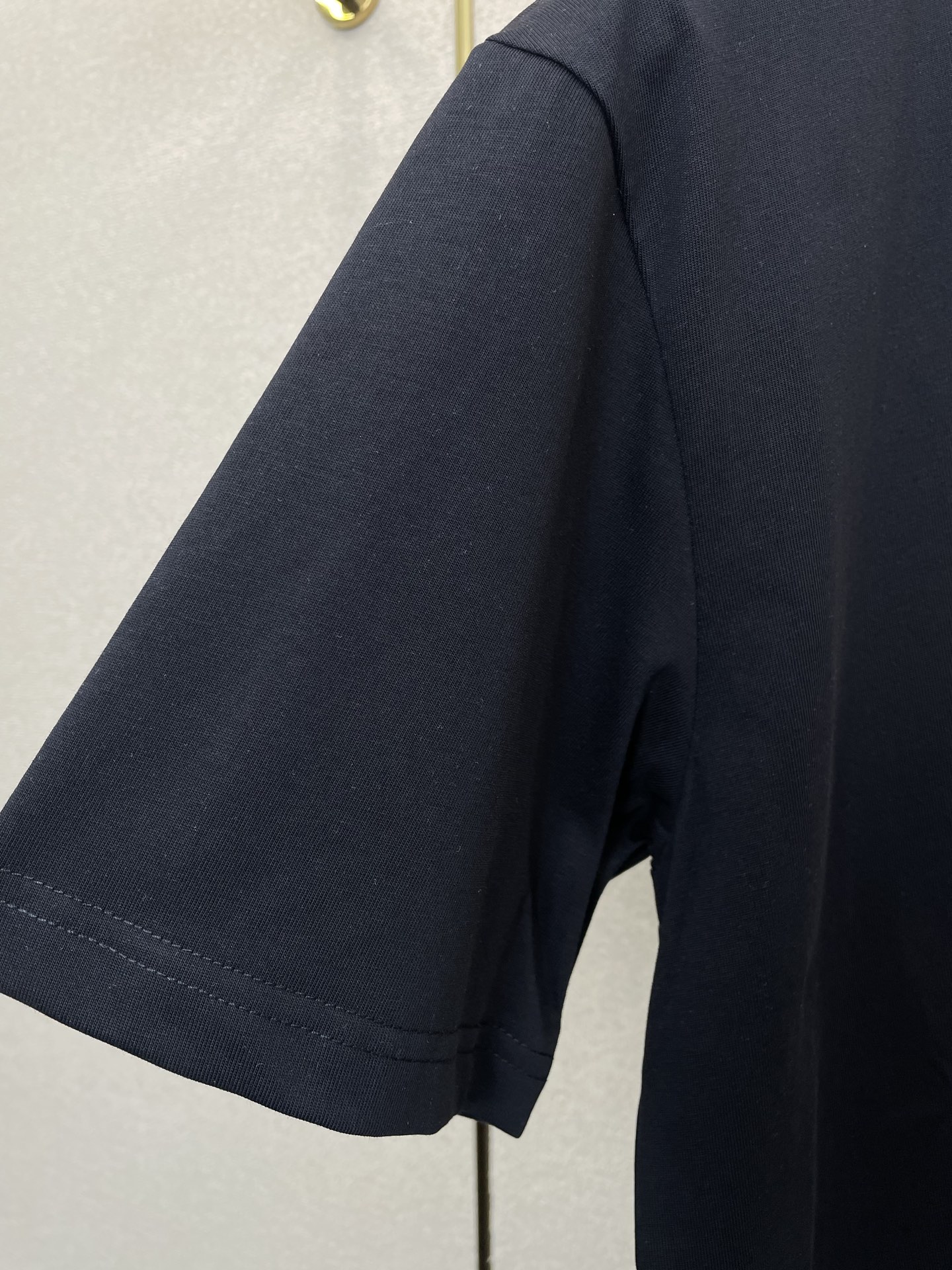 。FENDI芬迪💥砸锅卖铁都要上的新款新款原单男士休闲短袖 高端定制 高端版本 时尚百搭爆款⚠️⚠️✨✨