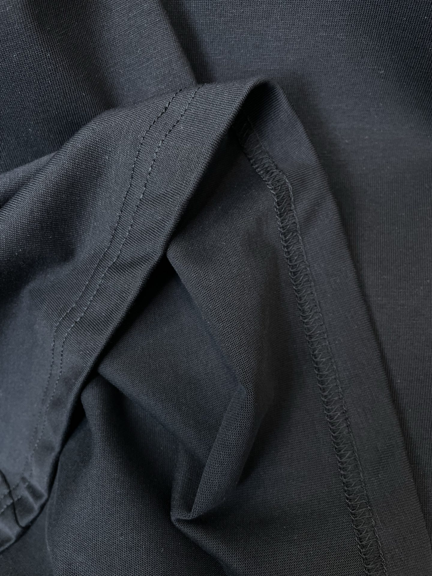 。FENDI芬迪💥砸锅卖铁都要上的新款新款原单男士休闲短袖 高端定制 高端版本 时尚百搭爆款⚠️⚠️✨✨