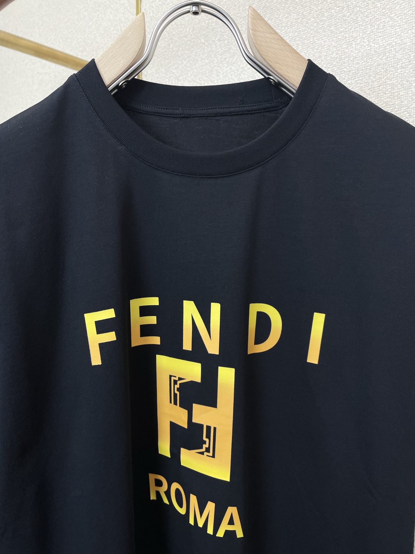 。FENDI芬迪💥砸锅卖铁都要上的新款新款原单男士休闲短袖 高端定制 高端版本 时尚百搭爆款⚠️⚠️✨✨