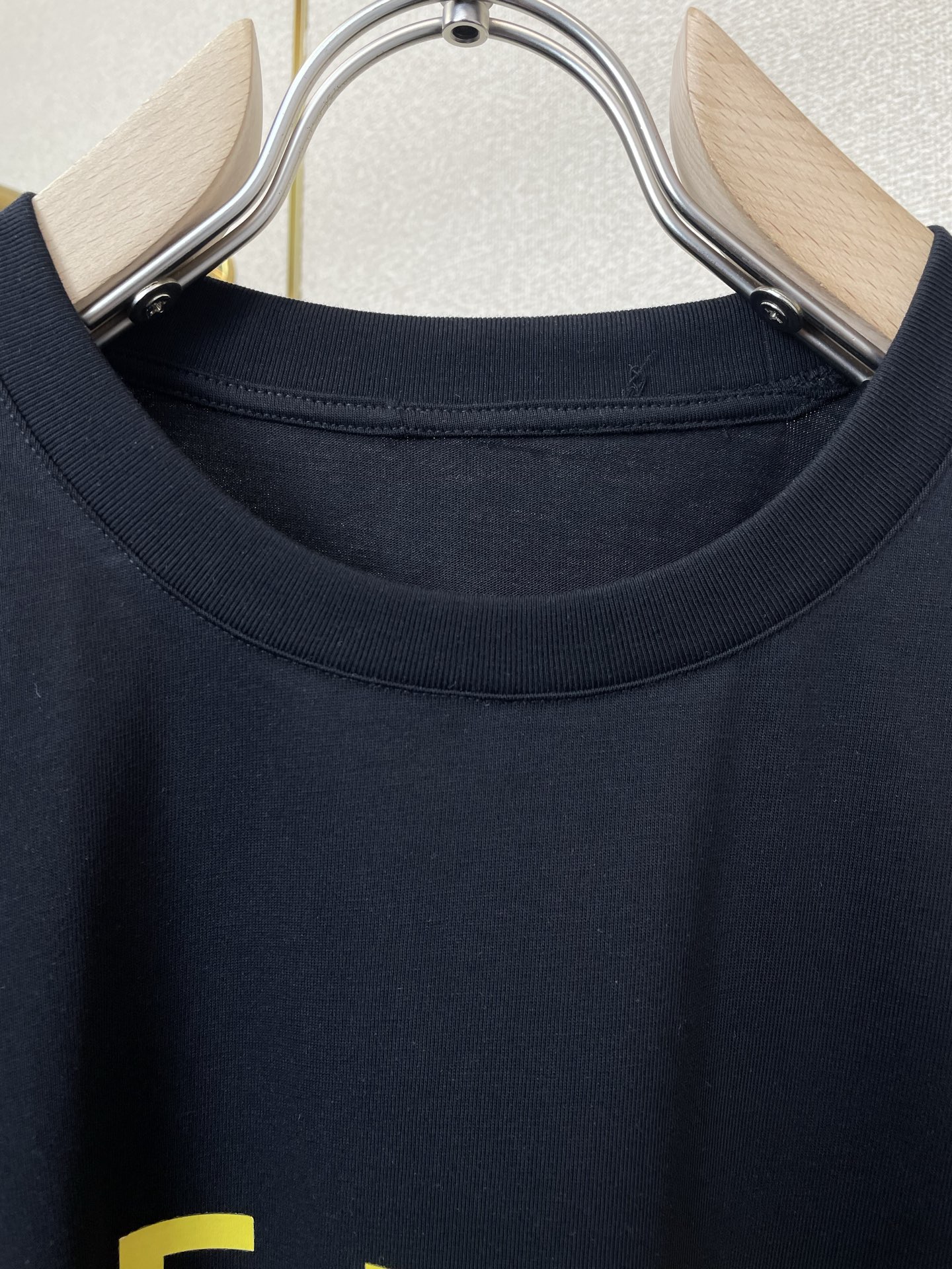 。FENDI芬迪💥砸锅卖铁都要上的新款新款原单男士休闲短袖 高端定制 高端版本 时尚百搭爆款⚠️⚠️✨✨