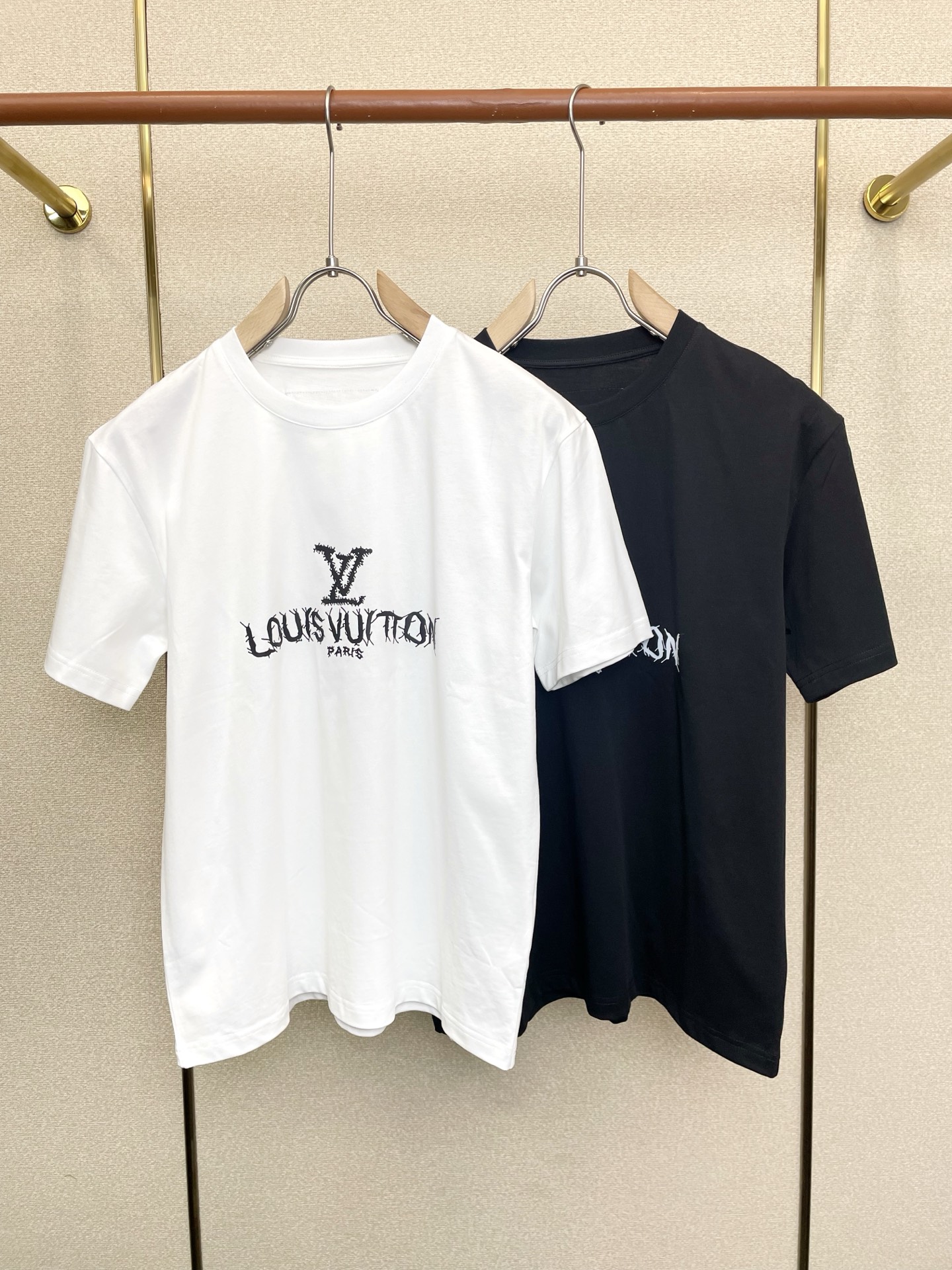 。Louis Vuitton路易威登💥砸锅卖铁都要上的新款新款原单男士休闲短袖 高端定制 高端版本 时尚