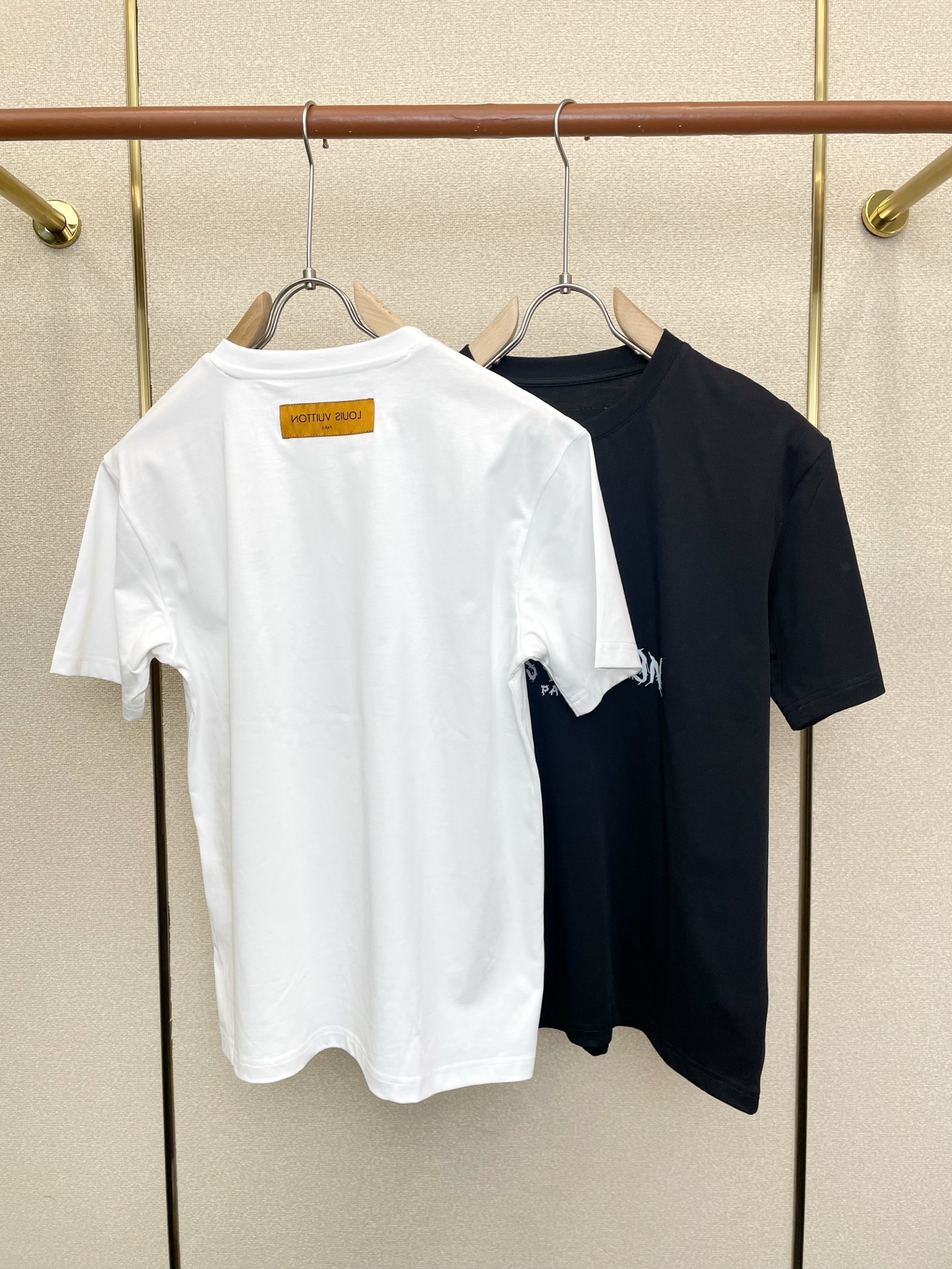 。Louis Vuitton路易威登💥砸锅卖铁都要上的新款新款原单男士休闲短袖 高端定制 高端版本 时尚