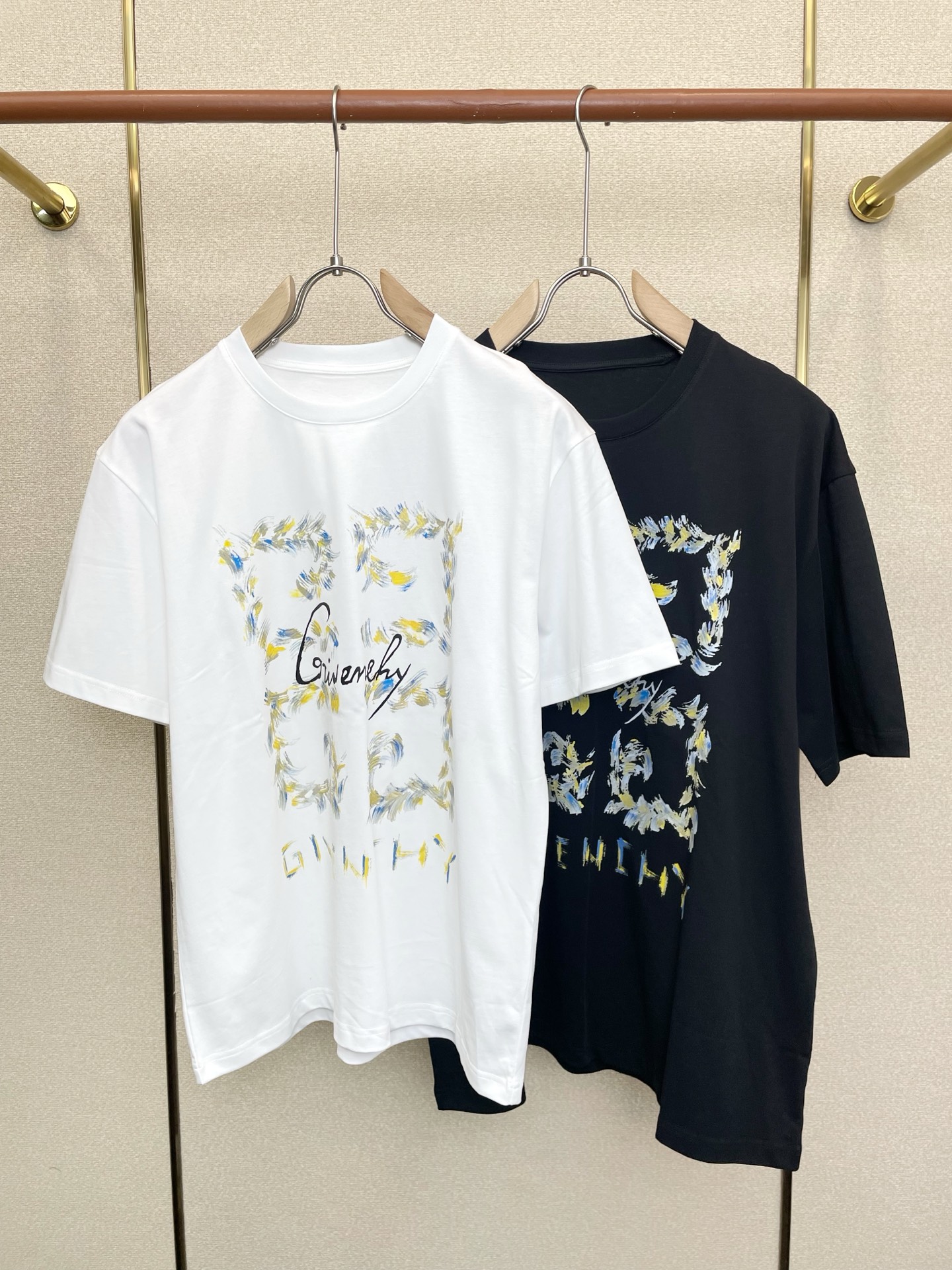 。Givenchy纪梵希💥砸锅卖铁都要上的新款新款原单男士休闲短袖 高端定制 高端版本 时尚百搭爆款⚠️