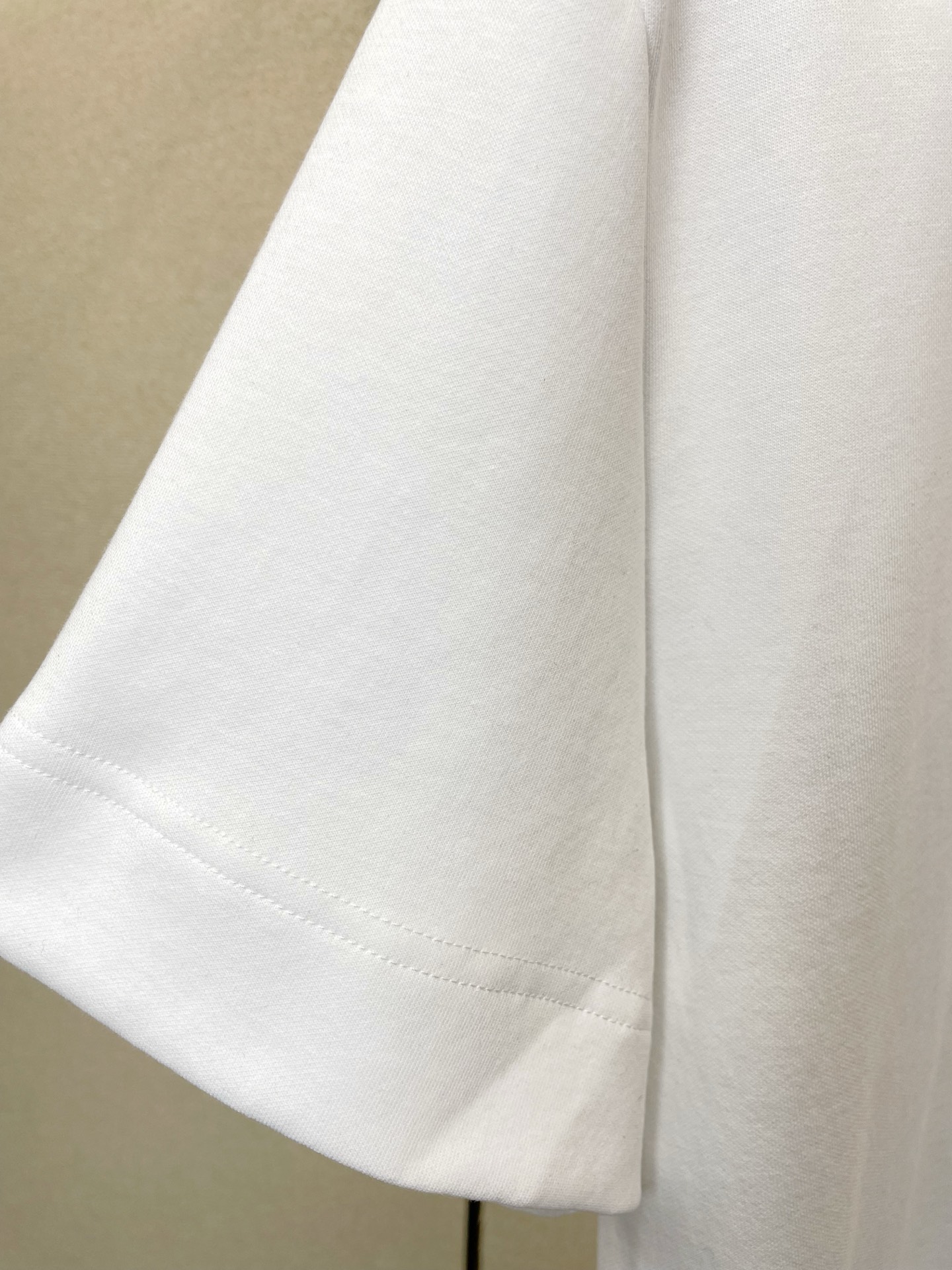 。FENDI芬迪💥砸锅卖铁都要上的新款新款原单男士休闲短袖 高端定制 高端版本 时尚百搭爆款⚠️⚠️✨✨